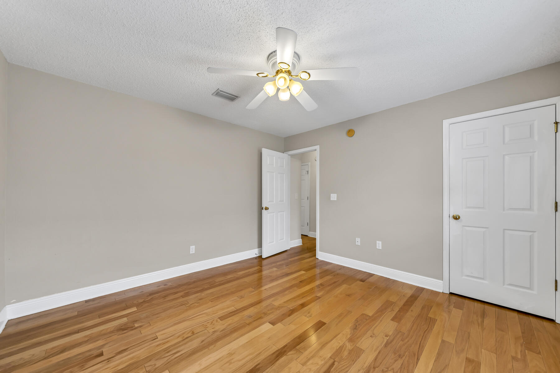 SOUND HAMMOCK - Residential Lease