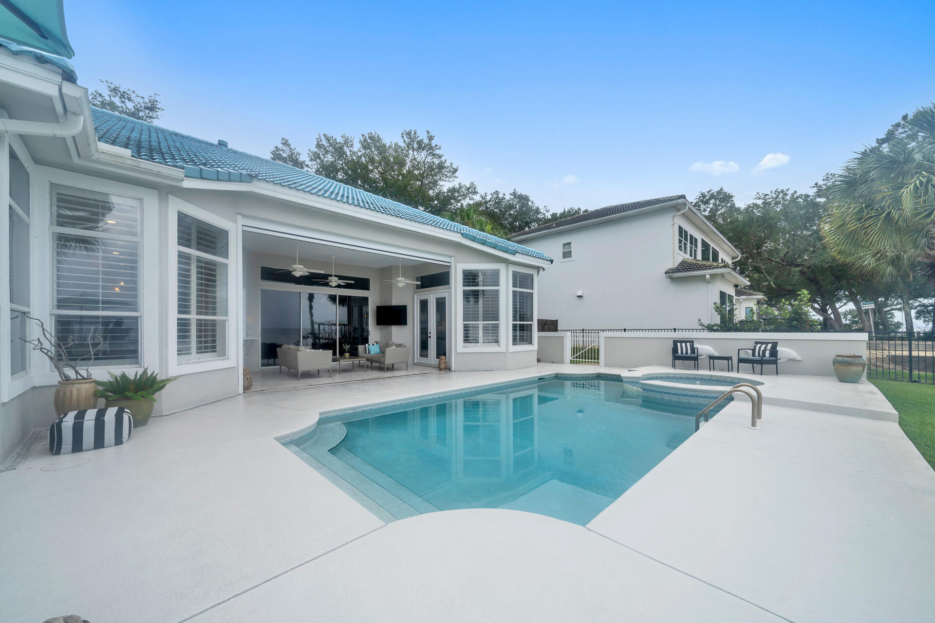 WINDWARD PH 1 BLUEWATER BAY - Residential
