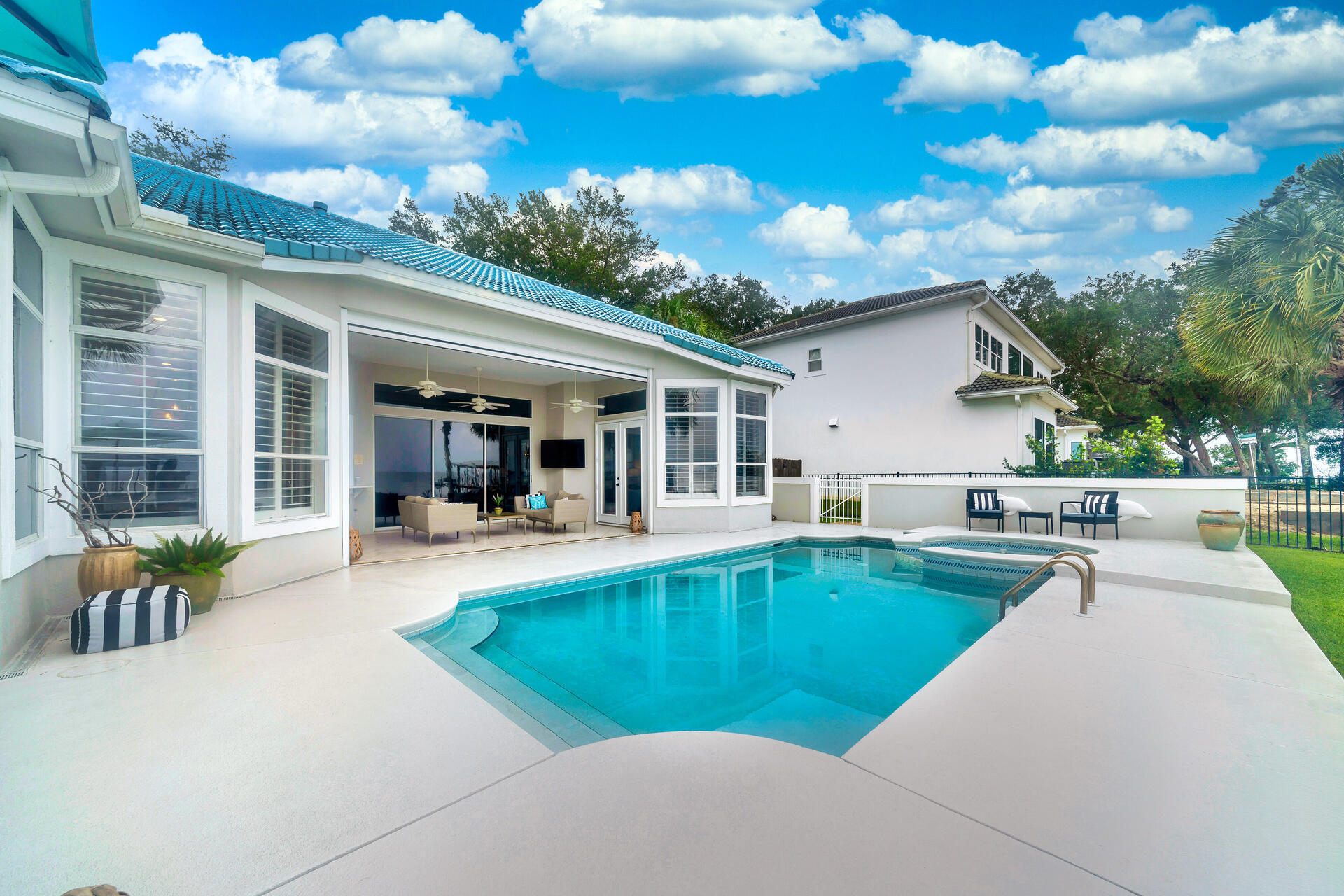 WINDWARD PH 1 BLUEWATER BAY - Residential