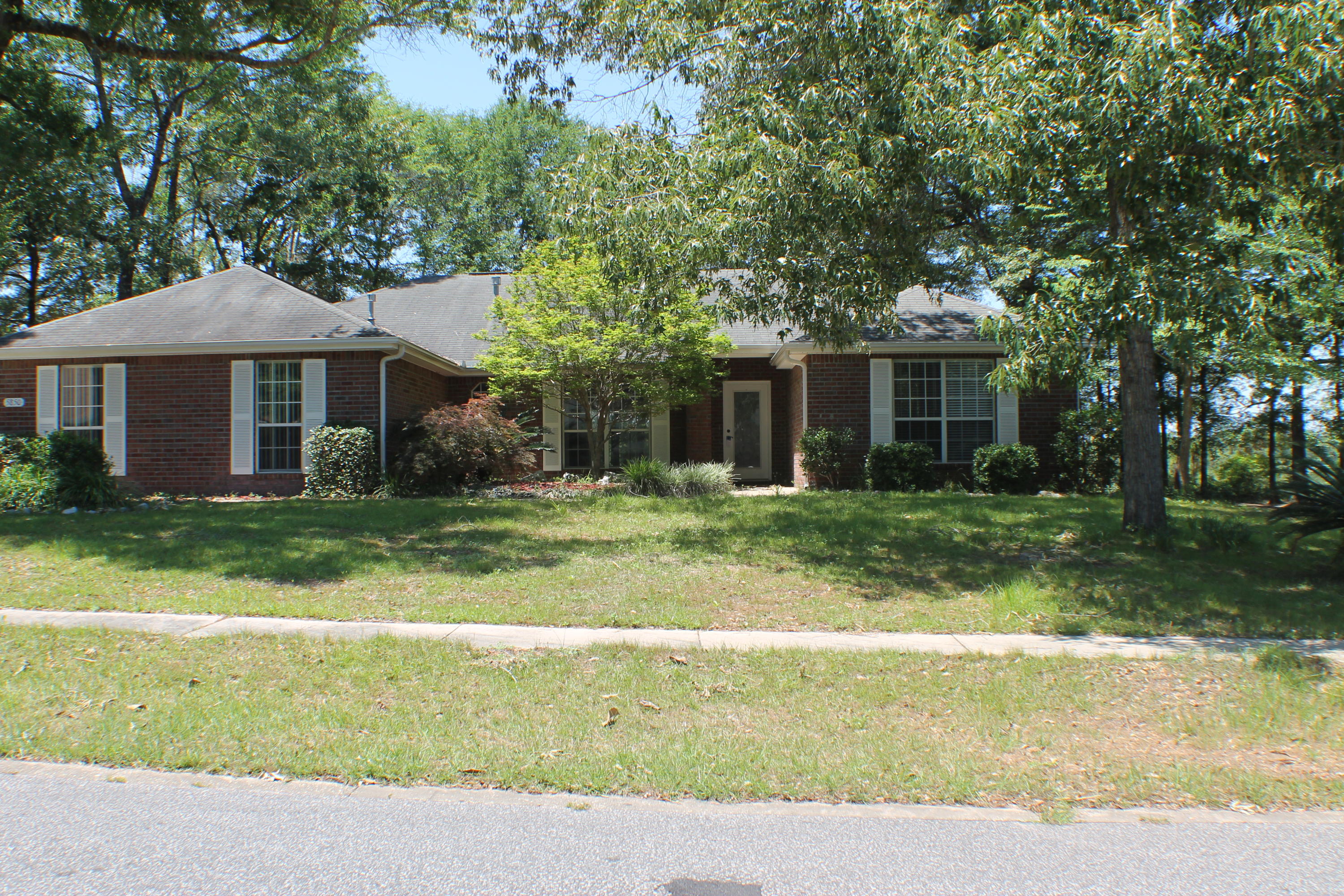Absolutely beautiful 4 bedroom, 2 bath house perfect for your family in Silver Oaks subdivision!! Amazing laminate flooring with neutral paint colors on the walls! Large kitchen and huge master walk in closet!! This neighborhood is perfect for your family with tons of shade trees, sidewalks, and a community pool! Don't miss out on this one! Make an appointment to see this one today!