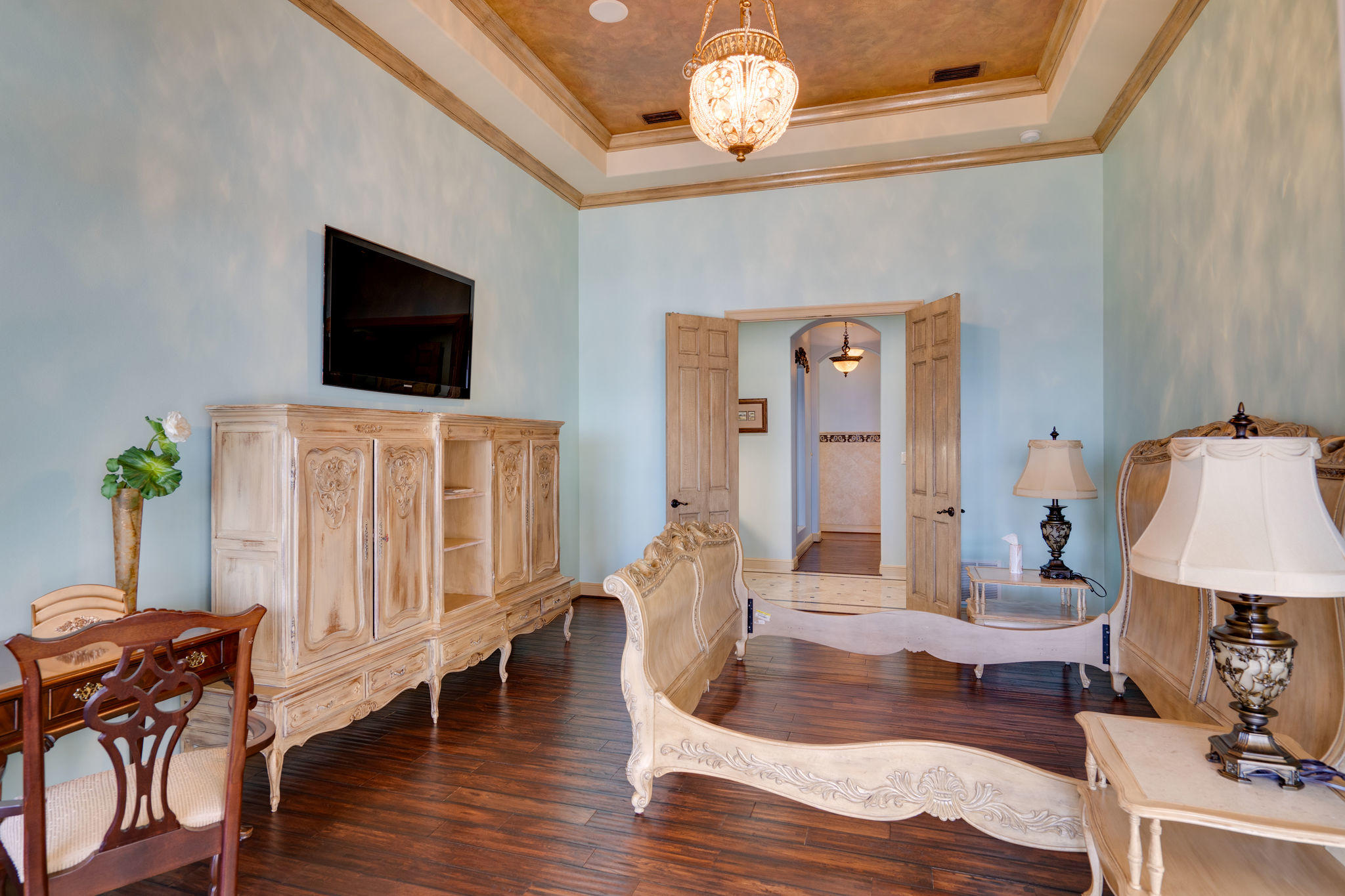 WHISPERING OAKS - Residential