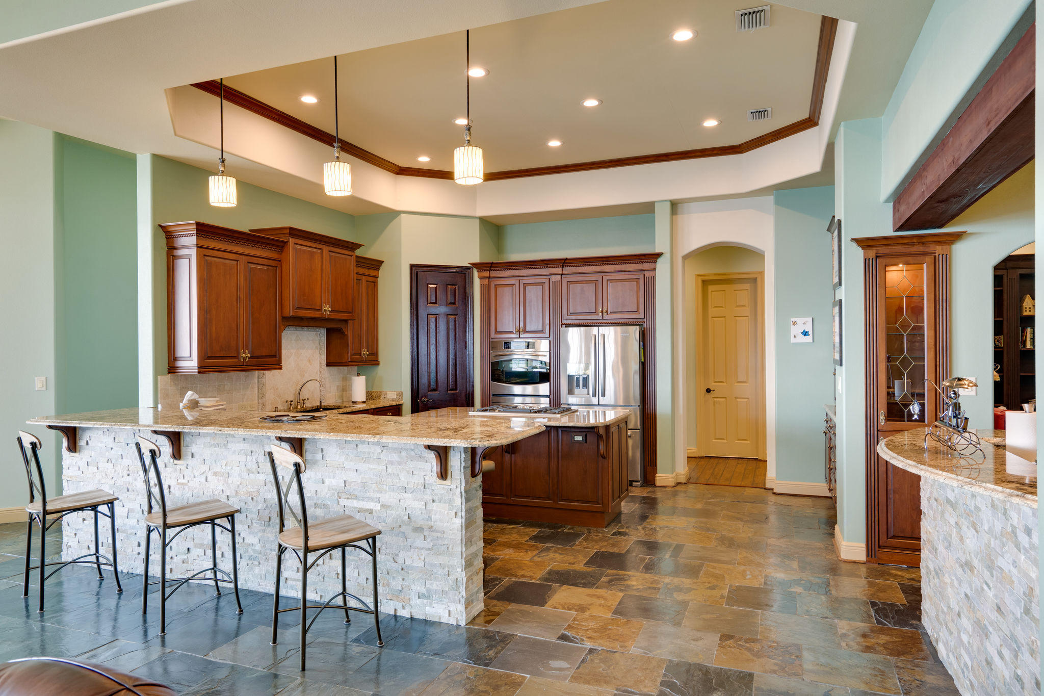 WHISPERING OAKS - Residential
