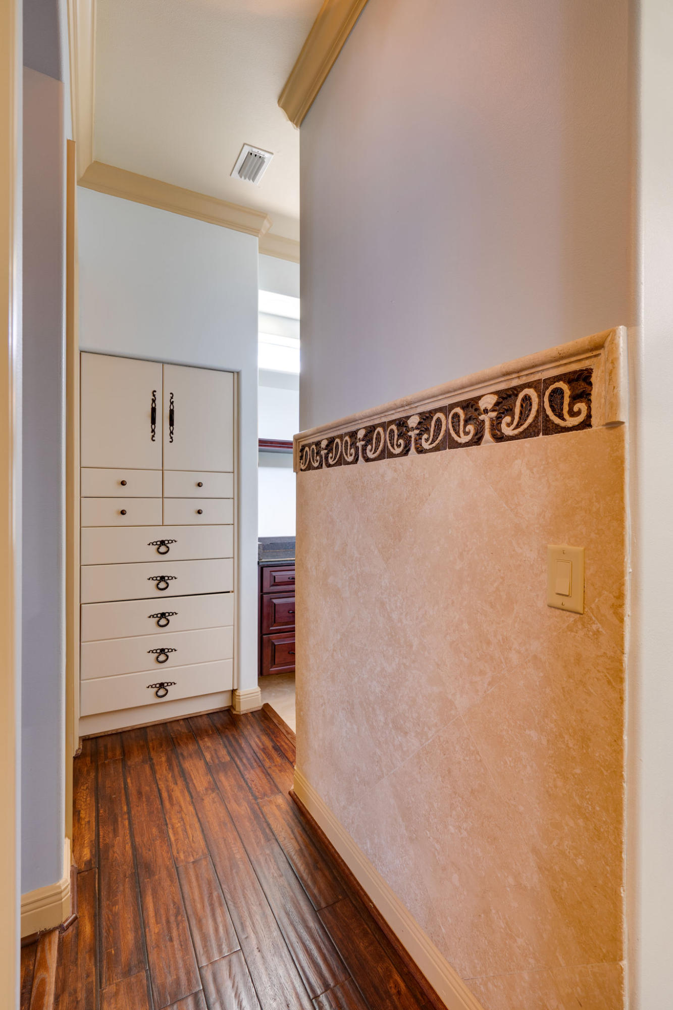 WHISPERING OAKS - Residential