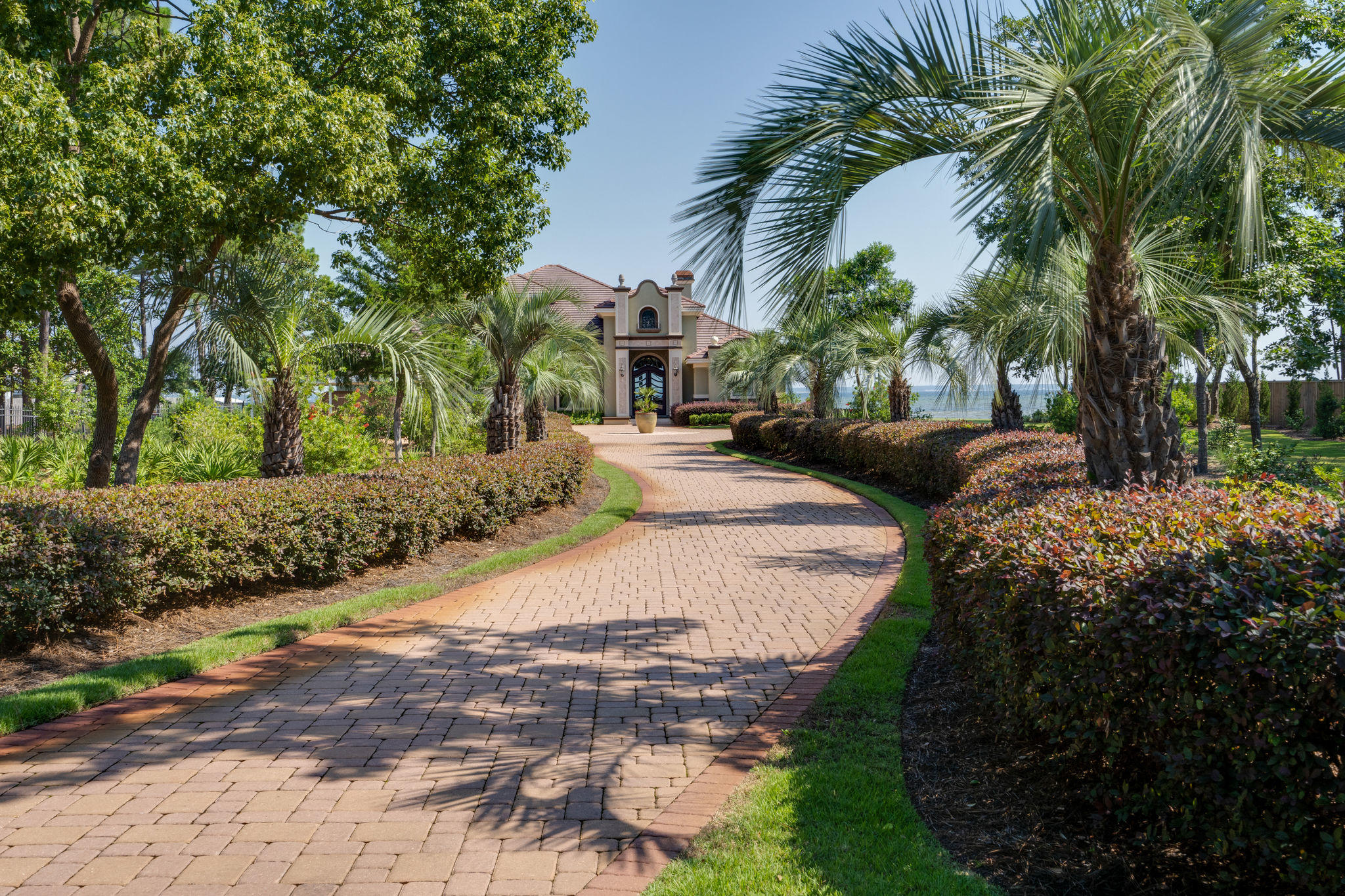 WHISPERING OAKS - Residential