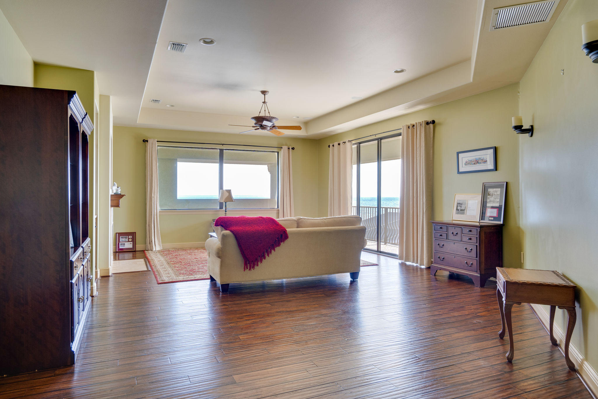 WHISPERING OAKS - Residential