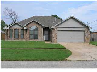 Nice open airy brick home in a great neighborhood. This home is centrally located between Ft. Walton Beach and Pensacola and is in close proximity to Hurlburt AFB. Shopping, restaurants and beaches are close but not too close. Pet may be allowed with owner approval and non-refundable pet fee. Come and have a look.