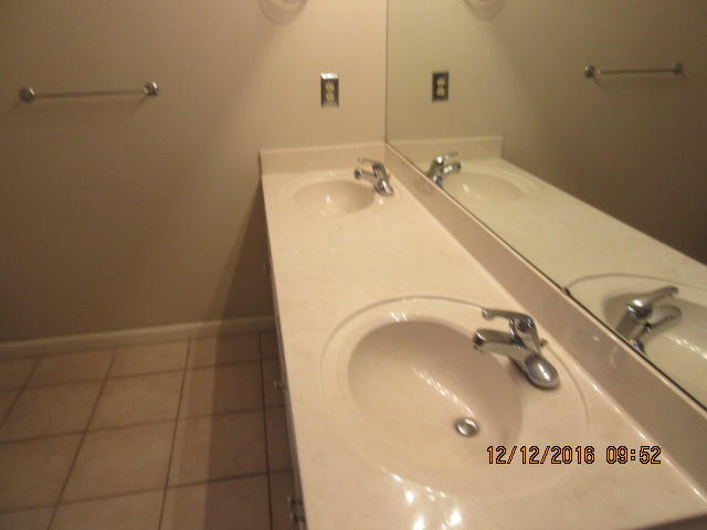 FOX DEN VILLAGES - Residential Lease