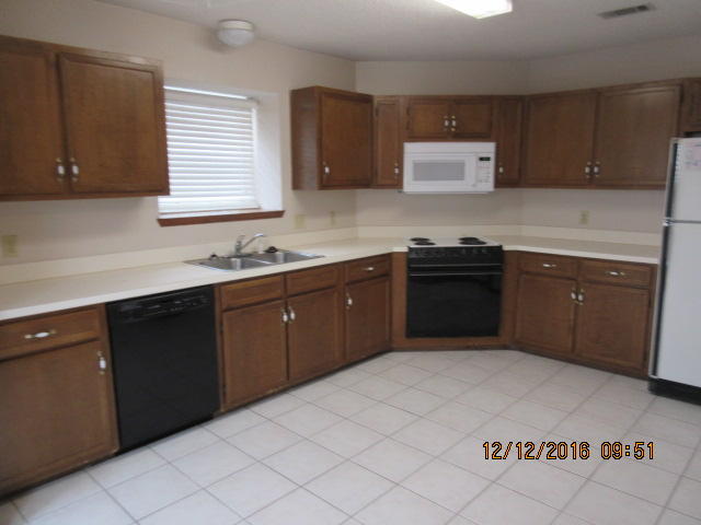 FOX DEN VILLAGES - Residential Lease