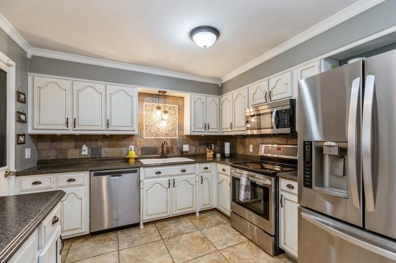 FOXWOOD ESTATES 1 - Residential