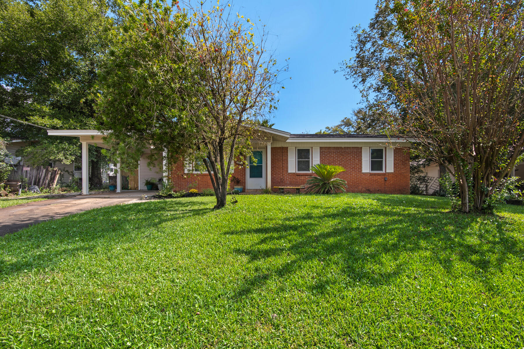 MARY ESTHER HEIGHTS - Residential Lease