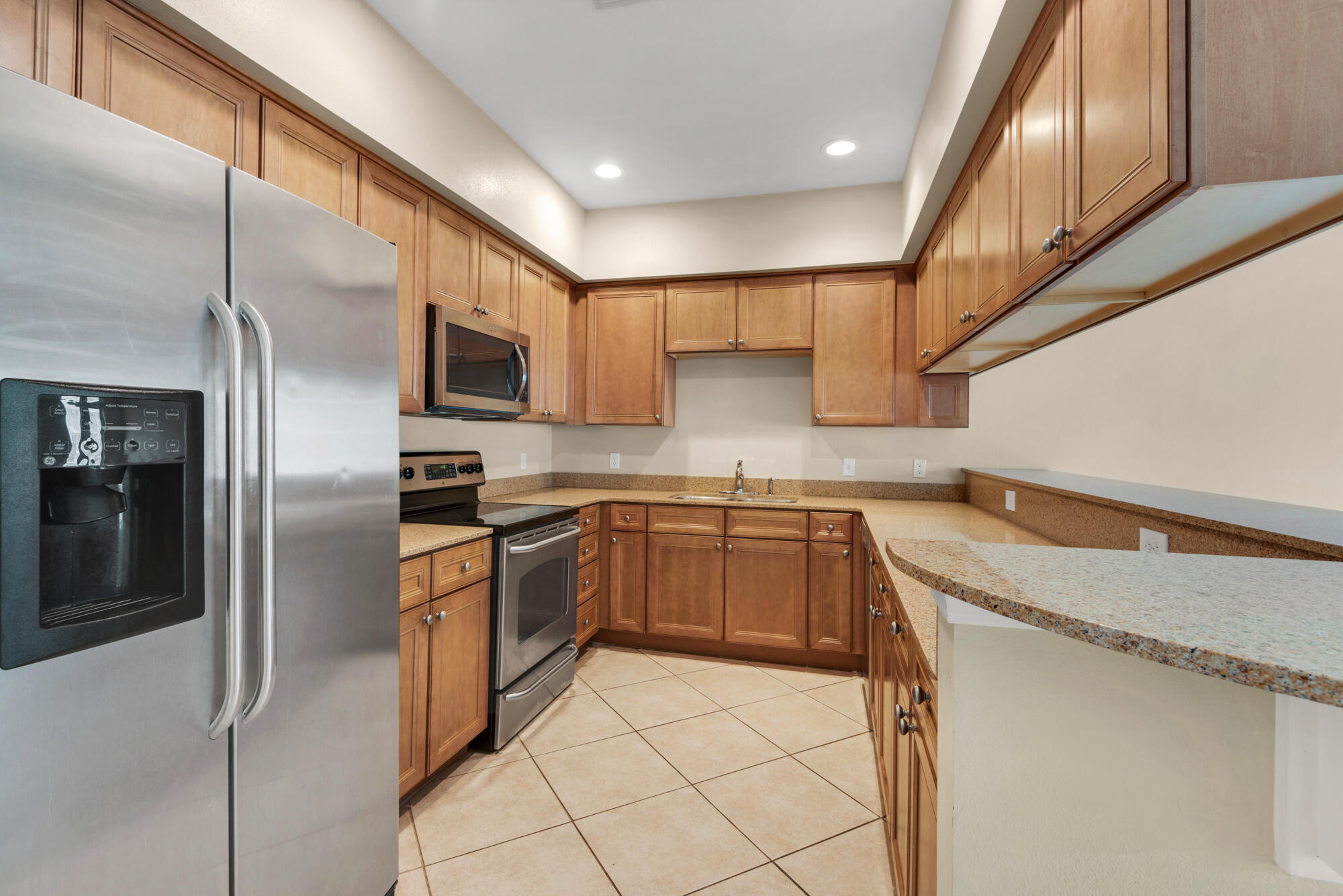 SHELL HARBOR CONDOMI - Residential Lease