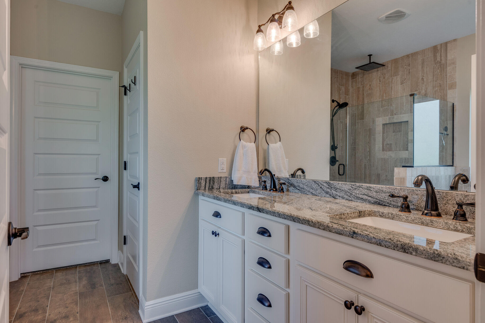 EAST BAY RIVER ESTATES 1ST ADDN - Residential Lease