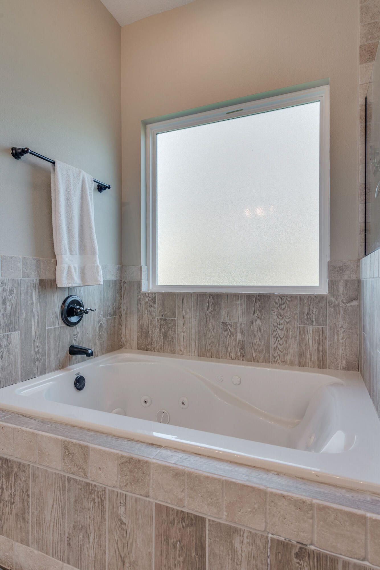 EAST BAY RIVER ESTATES 1ST ADDN - Residential Lease
