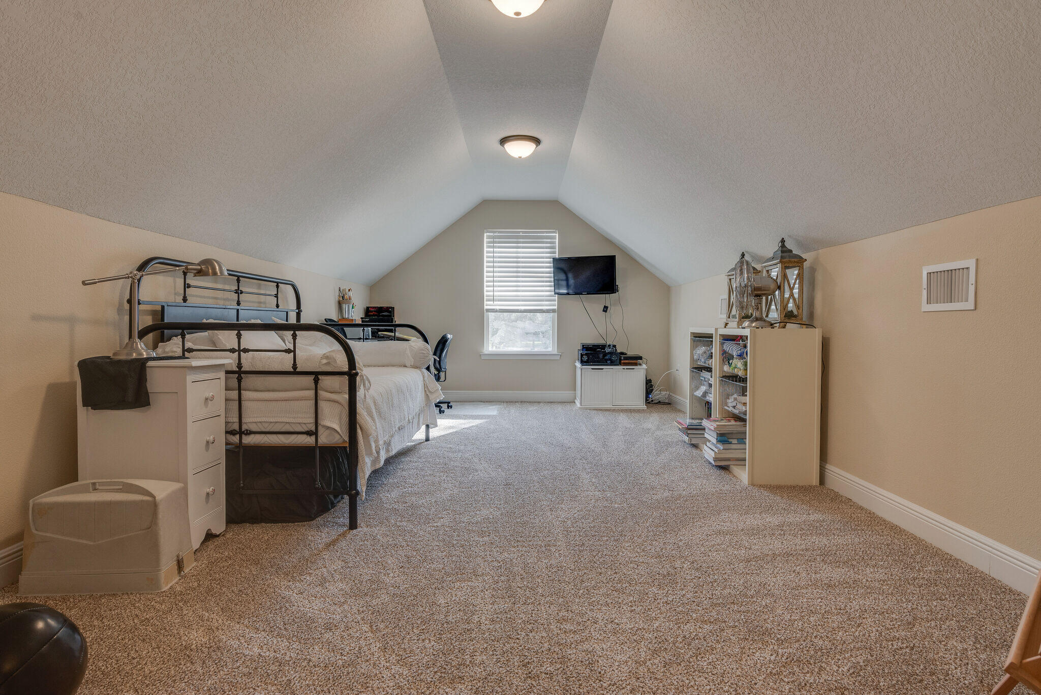 EAST BAY RIVER ESTATES 1ST ADDN - Residential Lease