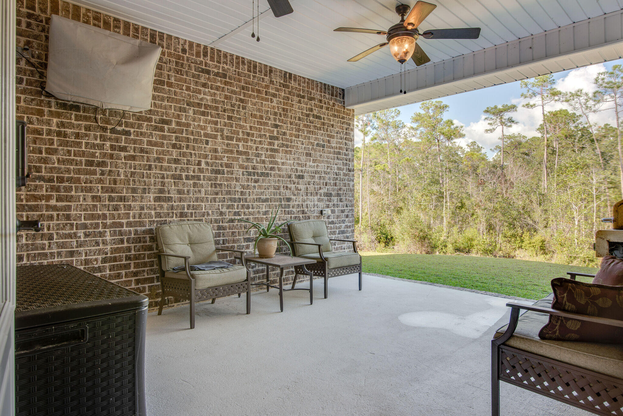 EAST BAY RIVER ESTATES 1ST ADDN - Residential Lease