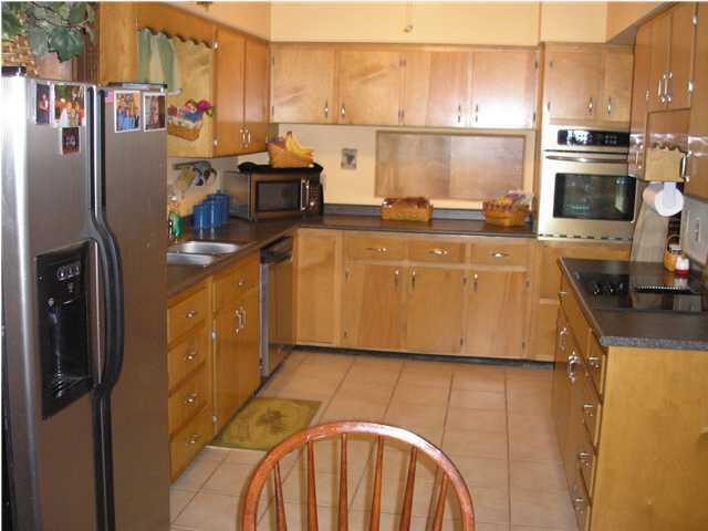 Brick home in the desirable Kenwood area just waiting for your special touches.  You'll have plenty of room in this 4 bedroom, three and a half bath home with a split bedroom floor plan. The master has an en suite bath and walk in closet. The eat-in kitchen has stainless steel appliances and a pantry. Enjoy lots of storage plus a tiled screened porch off the family room. Convenient location to both Eglin & Hurlburt Field. HVAC 2010 and HWH 2009.