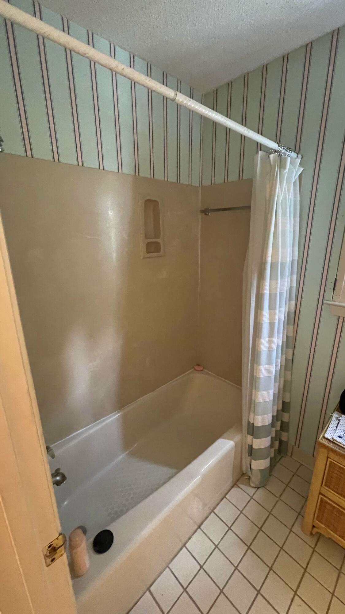 BAYVIEW MANOR 1ST ADDN - Residential