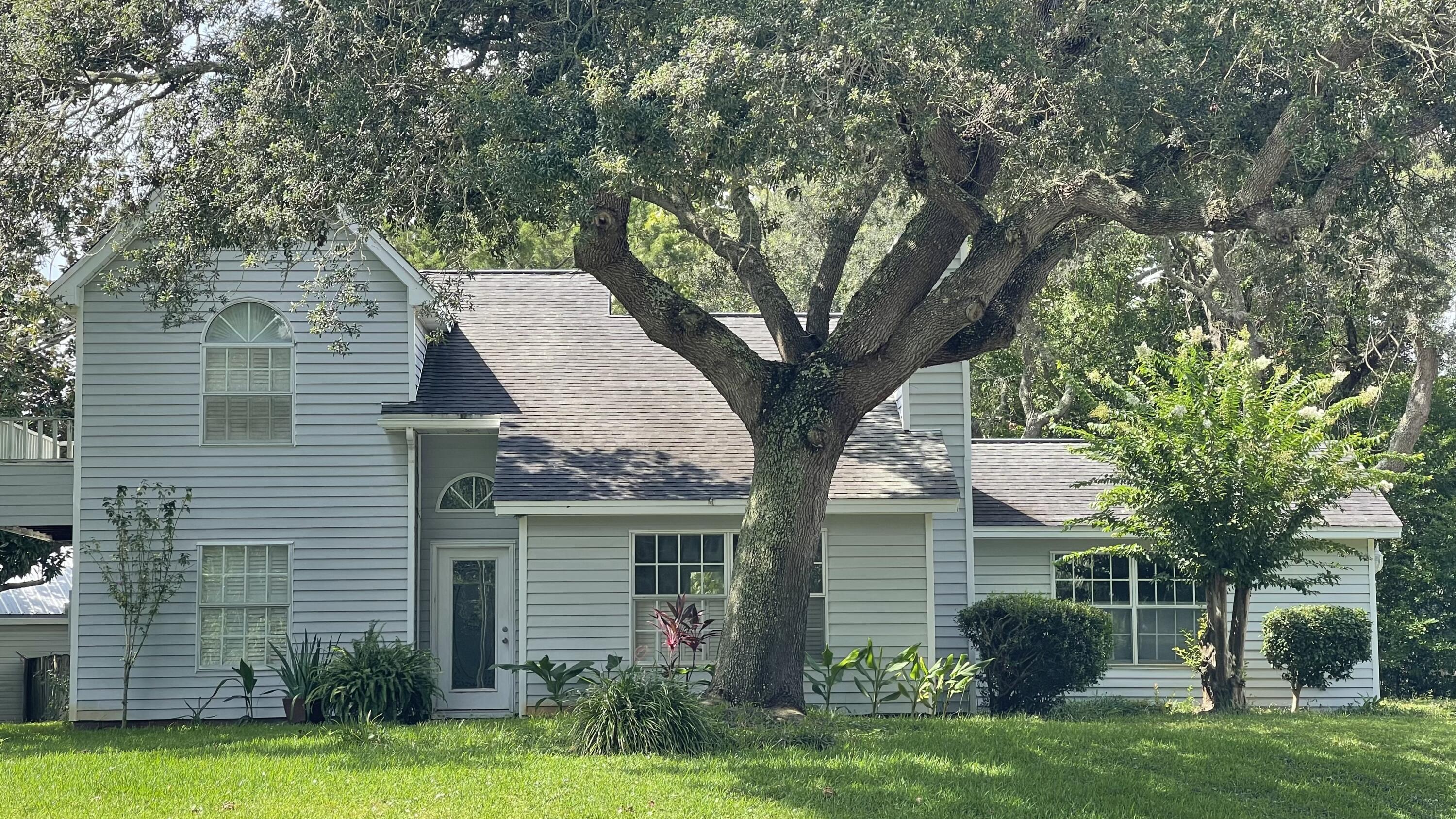 Charming home in central Destin. 3 bedroom 2 bath with 1 car garage home on a corner lot, is sure to impress.  Come make it your own.  With a little TLC this one is a keeper for sure!