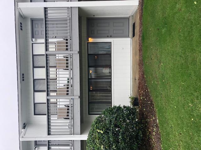 Live. Work. and Play on 30A
Live in the heart of summer in this cozy resort studio.
Furnished efficiency, equipped with all you need to make this home. First floor studio makes it easy to walk out the front door and head to the beach. Community pool and laundry rooms are conveniently out your back door.