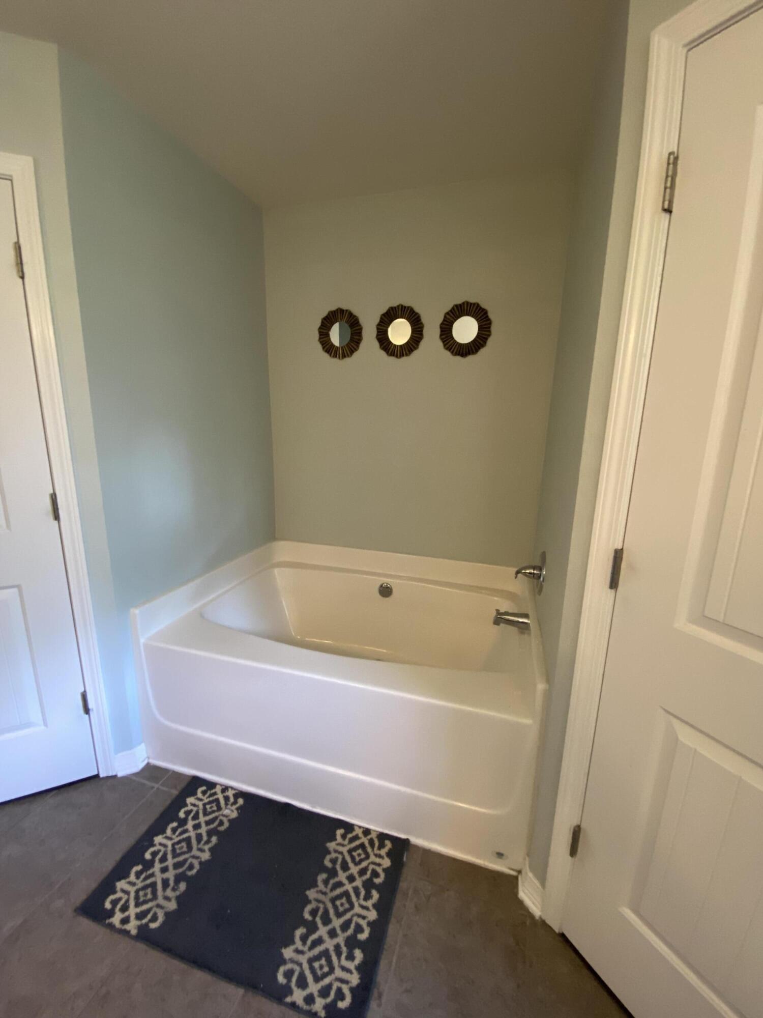 NAVARRE S/D 2ND ADDN - Residential Lease