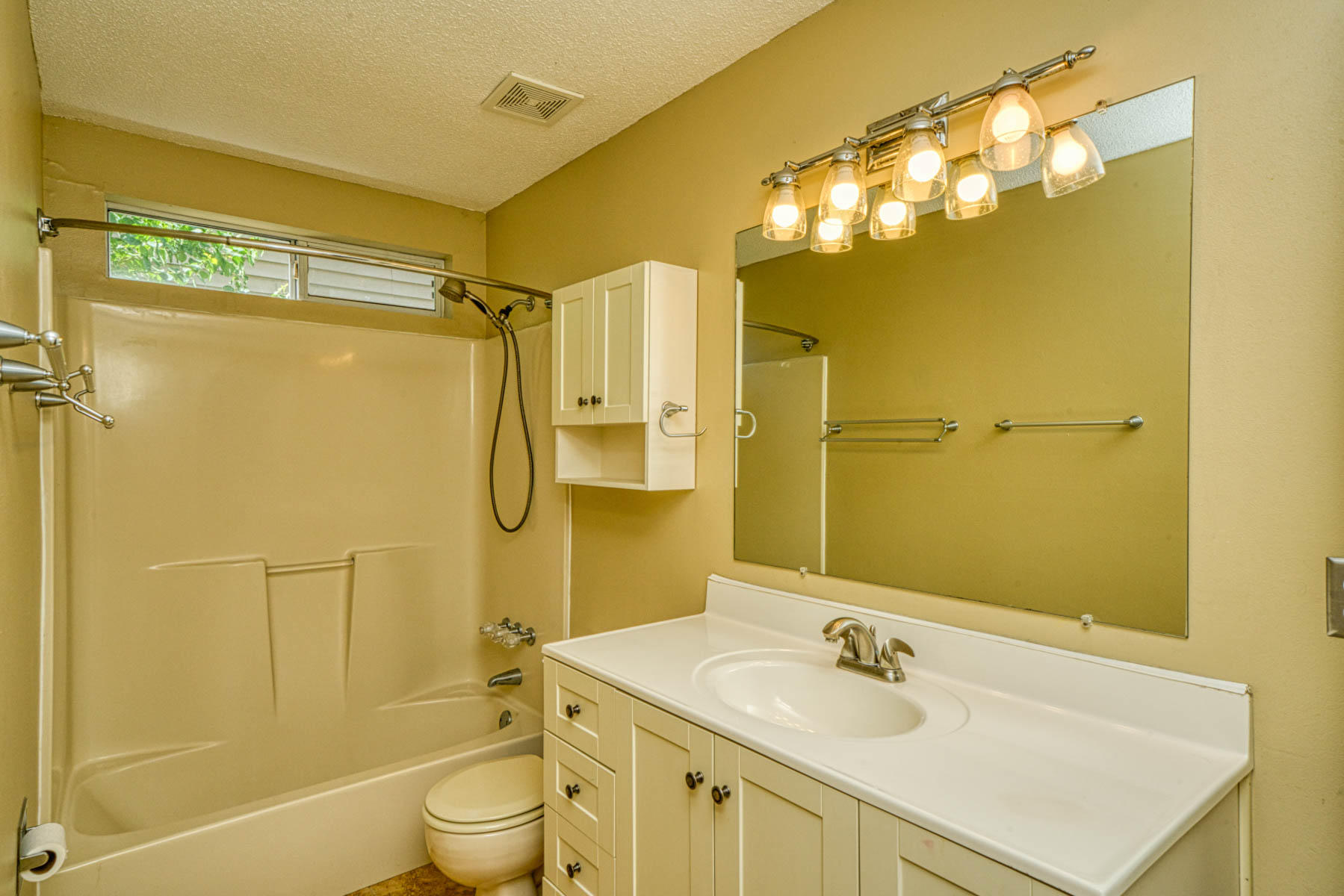 SADDLE CREEK - Residential