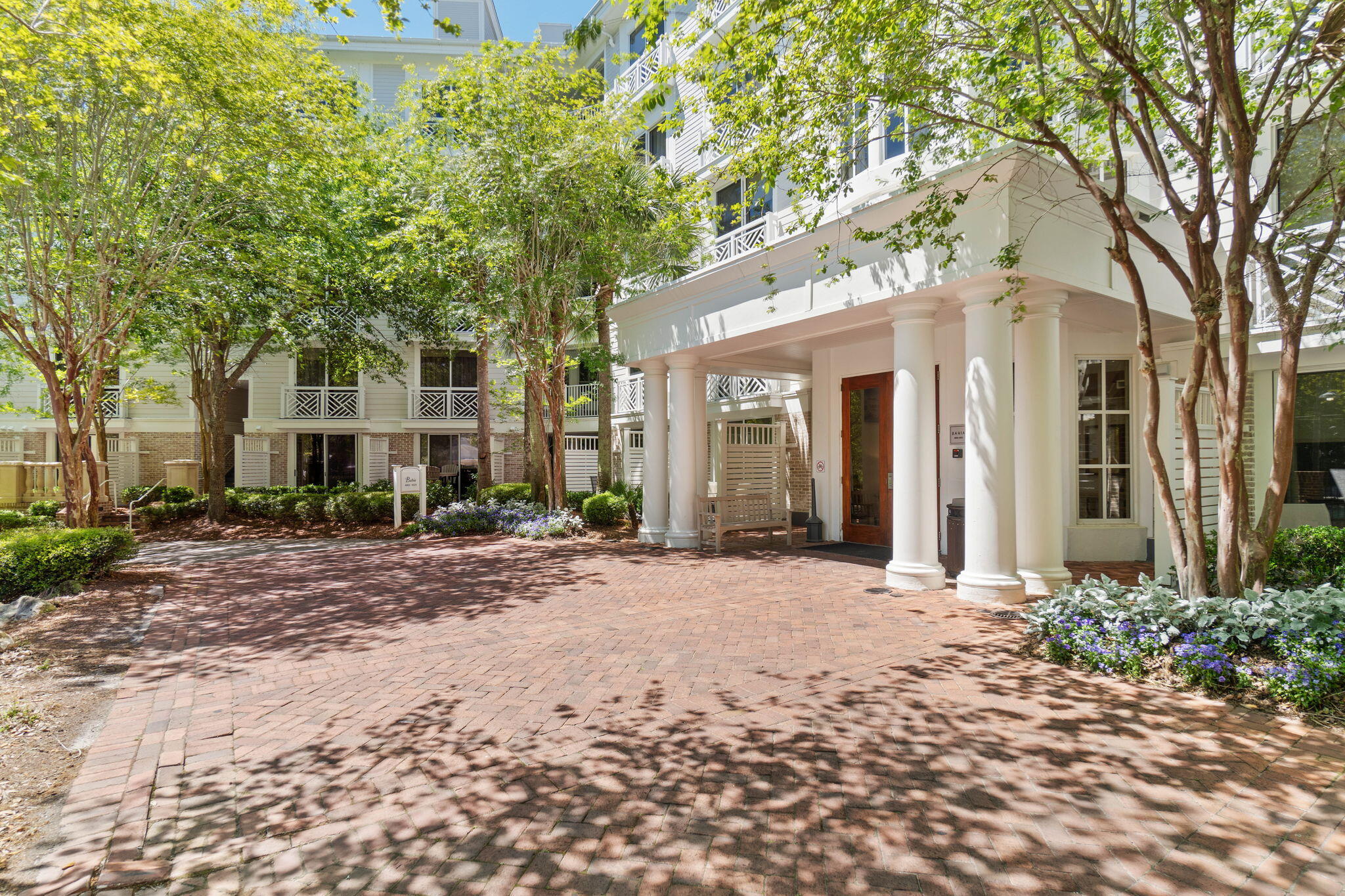 BAHIA CONDO - Residential