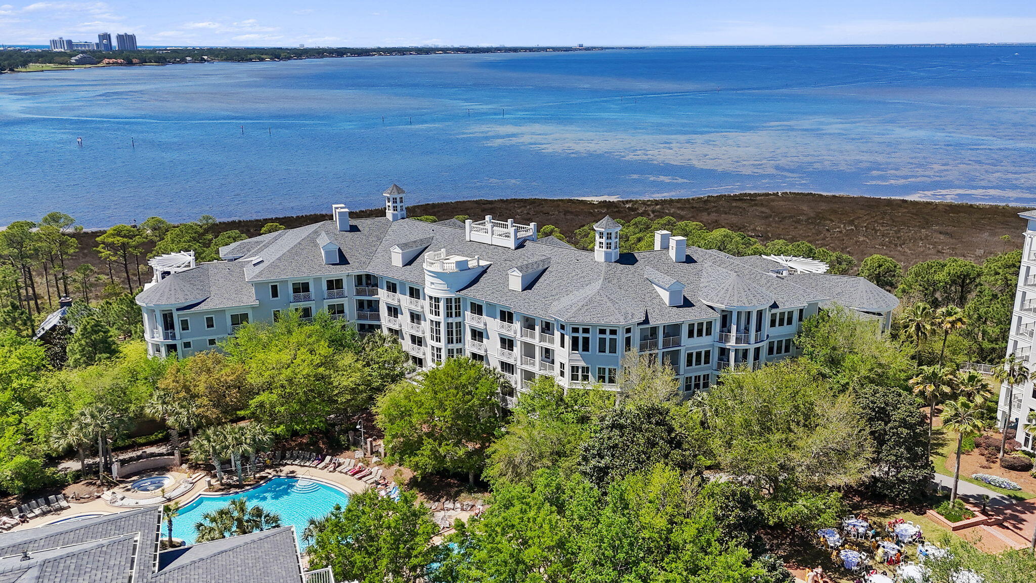 BAHIA CONDO - Residential