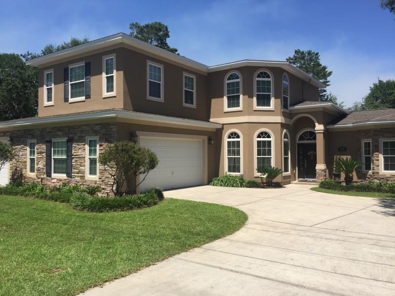 A Distinctive Custom Executive Home in one of the best location in Ft Walton Beach!
Beautiful custom built home for sale in the highly sought after Kenwood neighborhood. Simply a perfect location in Fort Walton Beach with easy access to both Air Force bases, the airport, the beach and major thoroughfares?why fight the traffic and pay the tolls in to get to Niceville and Destin? Built in 2009, this family-friendly home features an open floor plan with over 3400 square feet. It has 4 bedrooms and 3 � baths, first floor master bedroom, an upstairs family game room and an oversized 900 square foot 3-car garage. The wonderfully large kitchen with an eat-at island for 6 has granite galore and opens up into a huge living room that features a cozy natural gas fireplace.