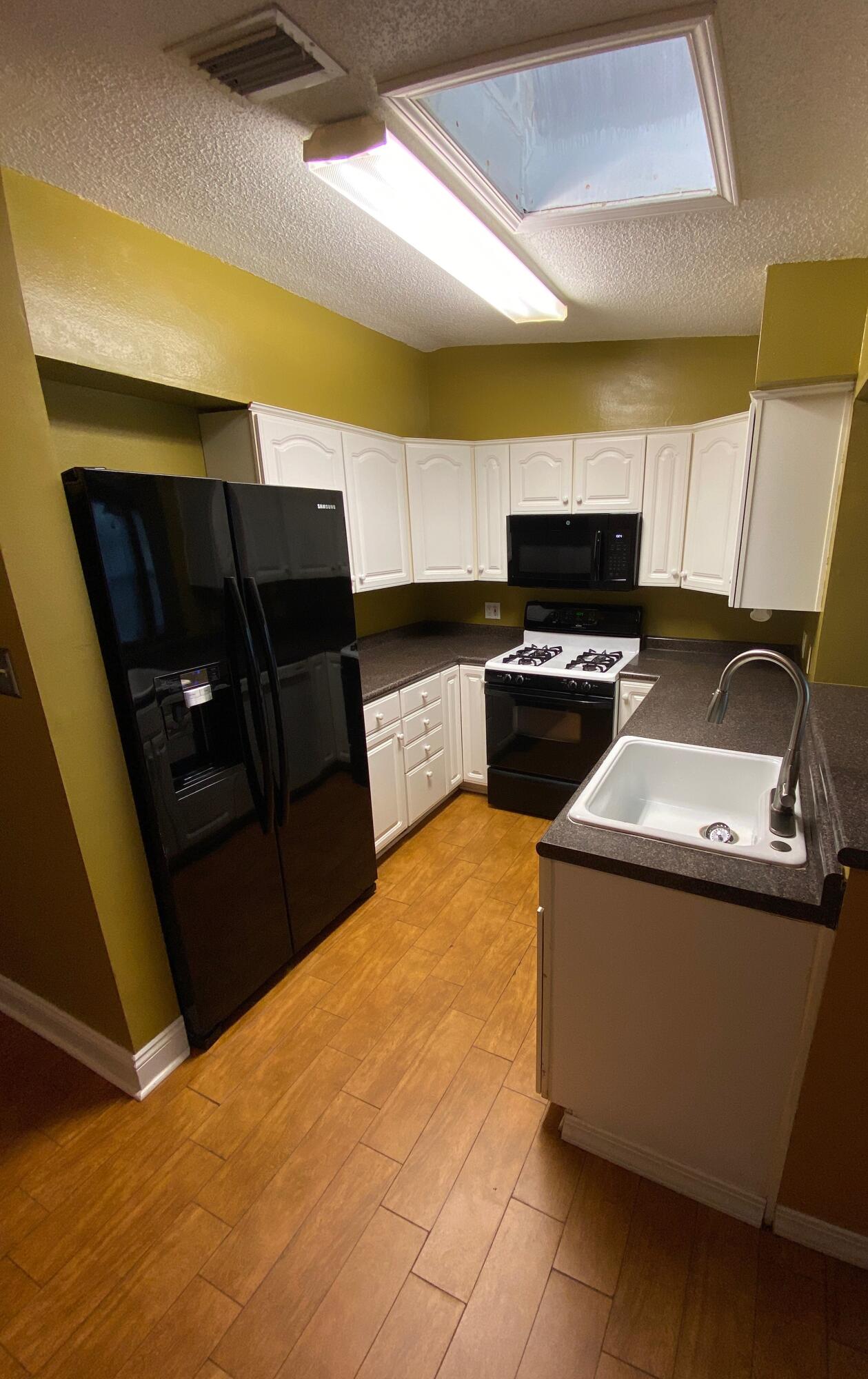 GARNIERS BEACH 2ND - Residential Lease