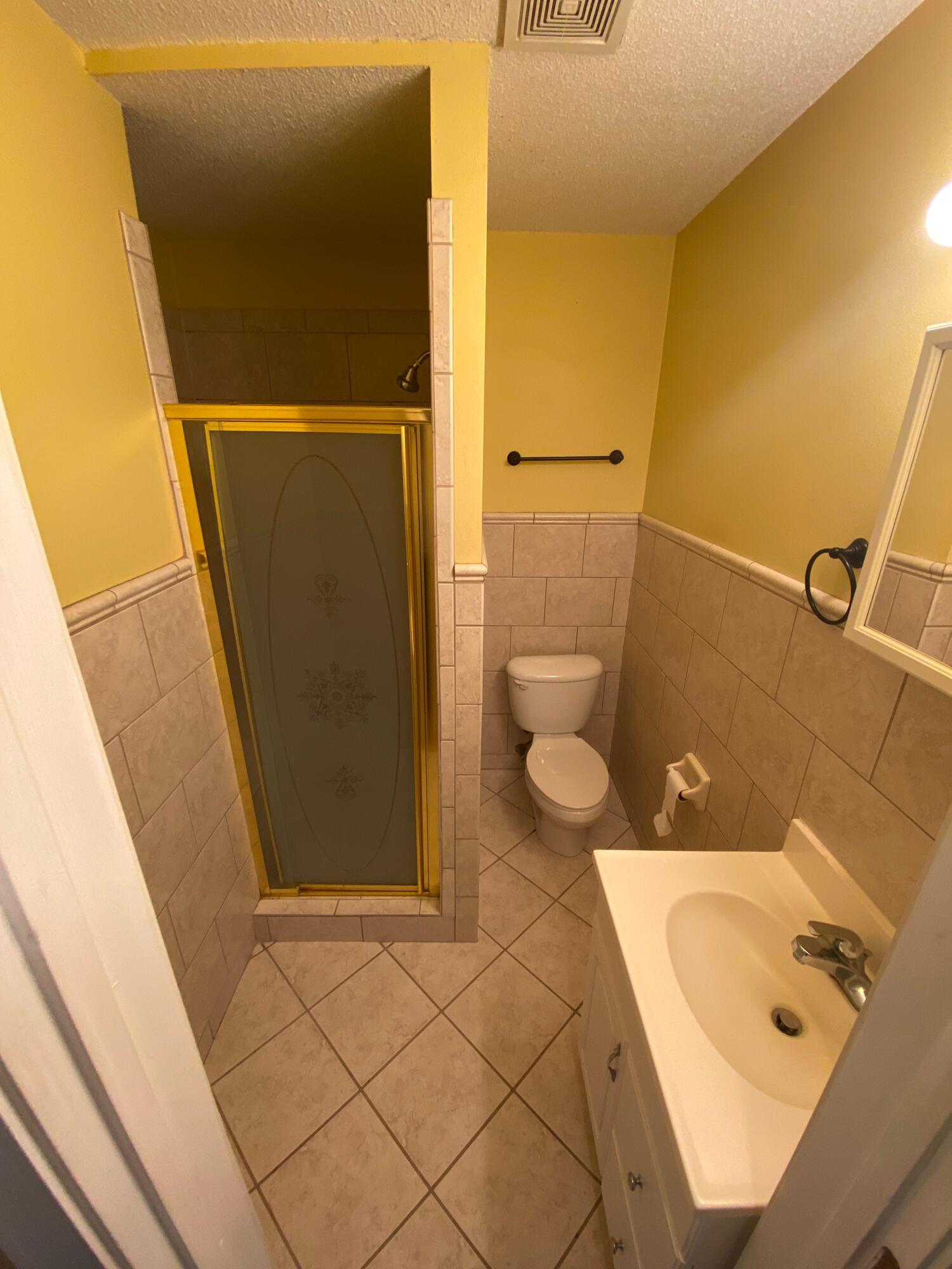 GARNIERS BEACH 2ND - Residential Lease