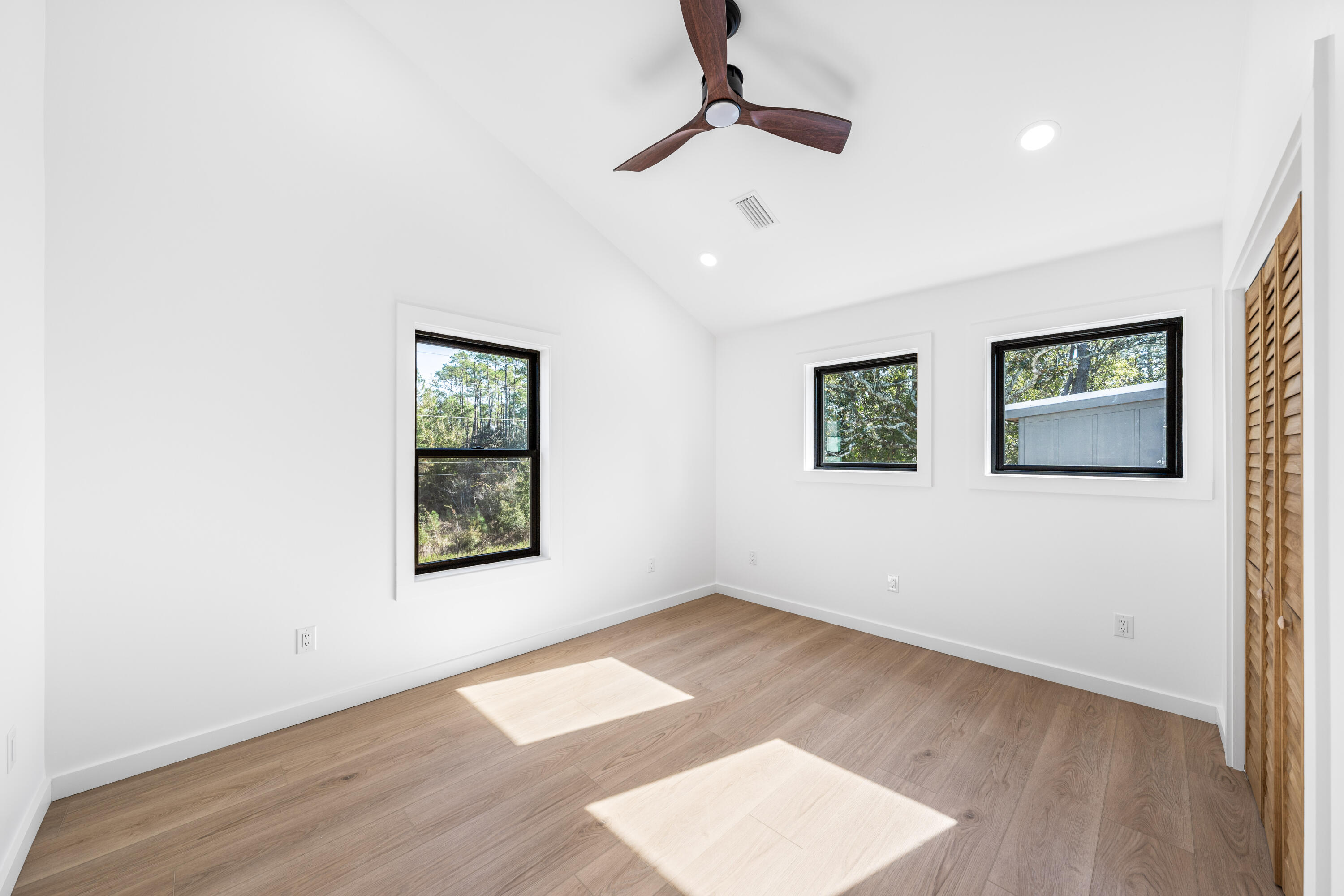 TOWN OF SANTA ROSA - Residential