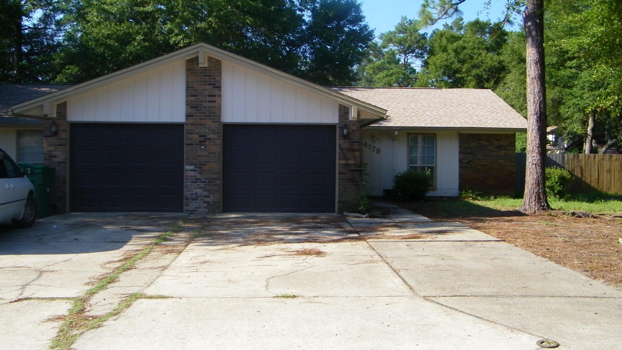 CUTE DUPLEX, PATIO HOME, 1 CAR GARAGE WITH PRIVACY FENCED BACK YARD. ENERGY EFFICIENT FOR LOW UTILITIES. CALL OFFICE FOR APPOINTMENT. CAT OR SMALL DOG (UNDER 25LBS) ONLY ALLOWED WITH NON-REF PET FEE.