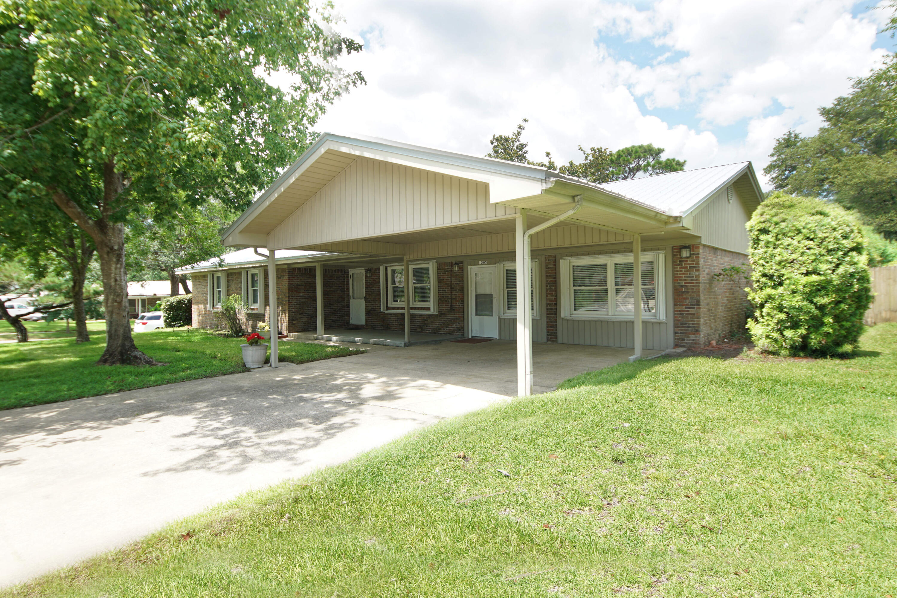 LEOTA MILLER S/D LOT 17 BLK B, Okaloosa Co. Florida, as recorded in Plat bk 4 pg 18. - Residential