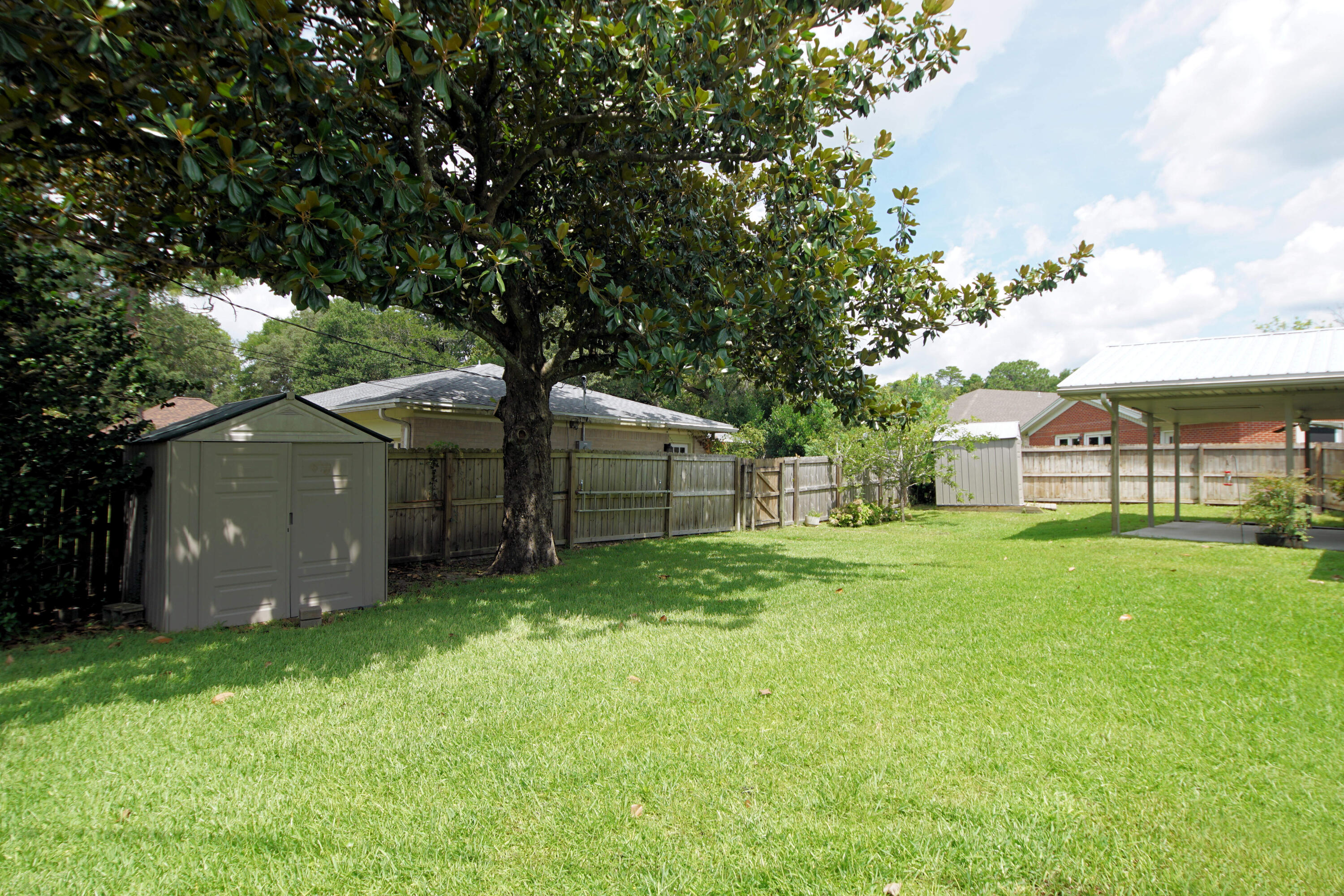 LEOTA MILLER S/D LOT 17 BLK B, Okaloosa Co. Florida, as recorded in Plat bk 4 pg 18. - Residential