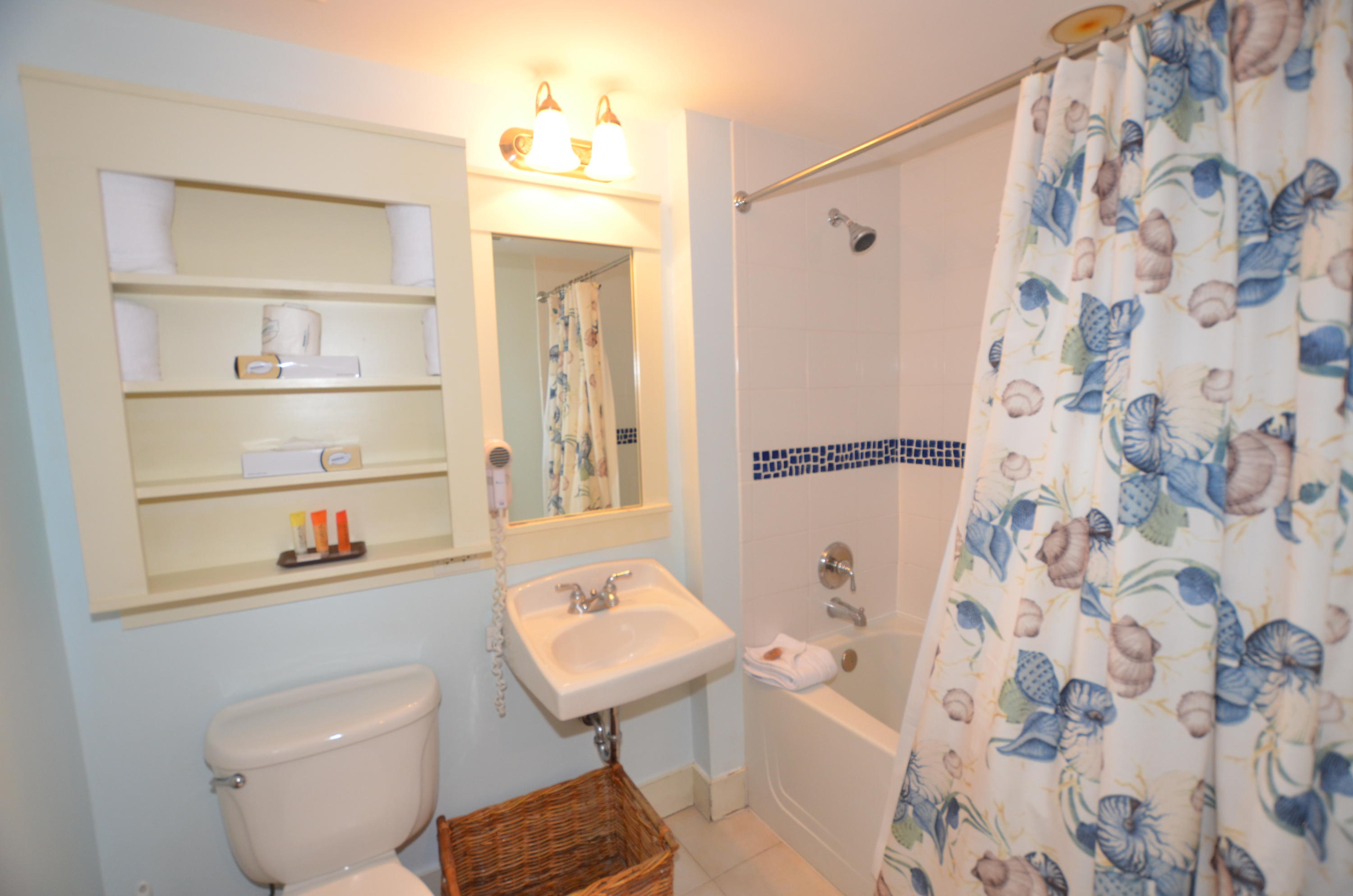 MARKET STREET INN - Residential Lease