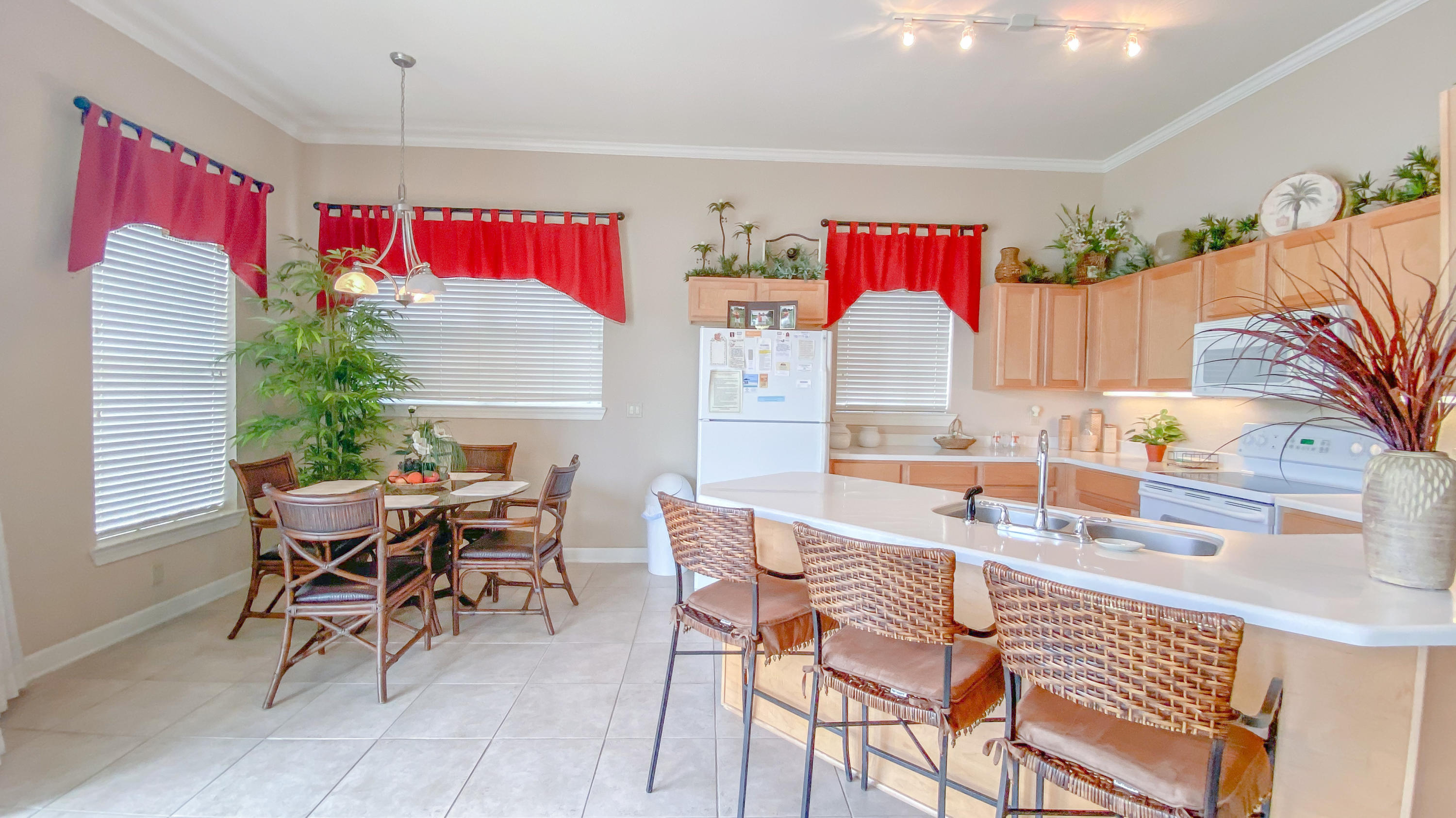 CRYSTAL COVE - Residential