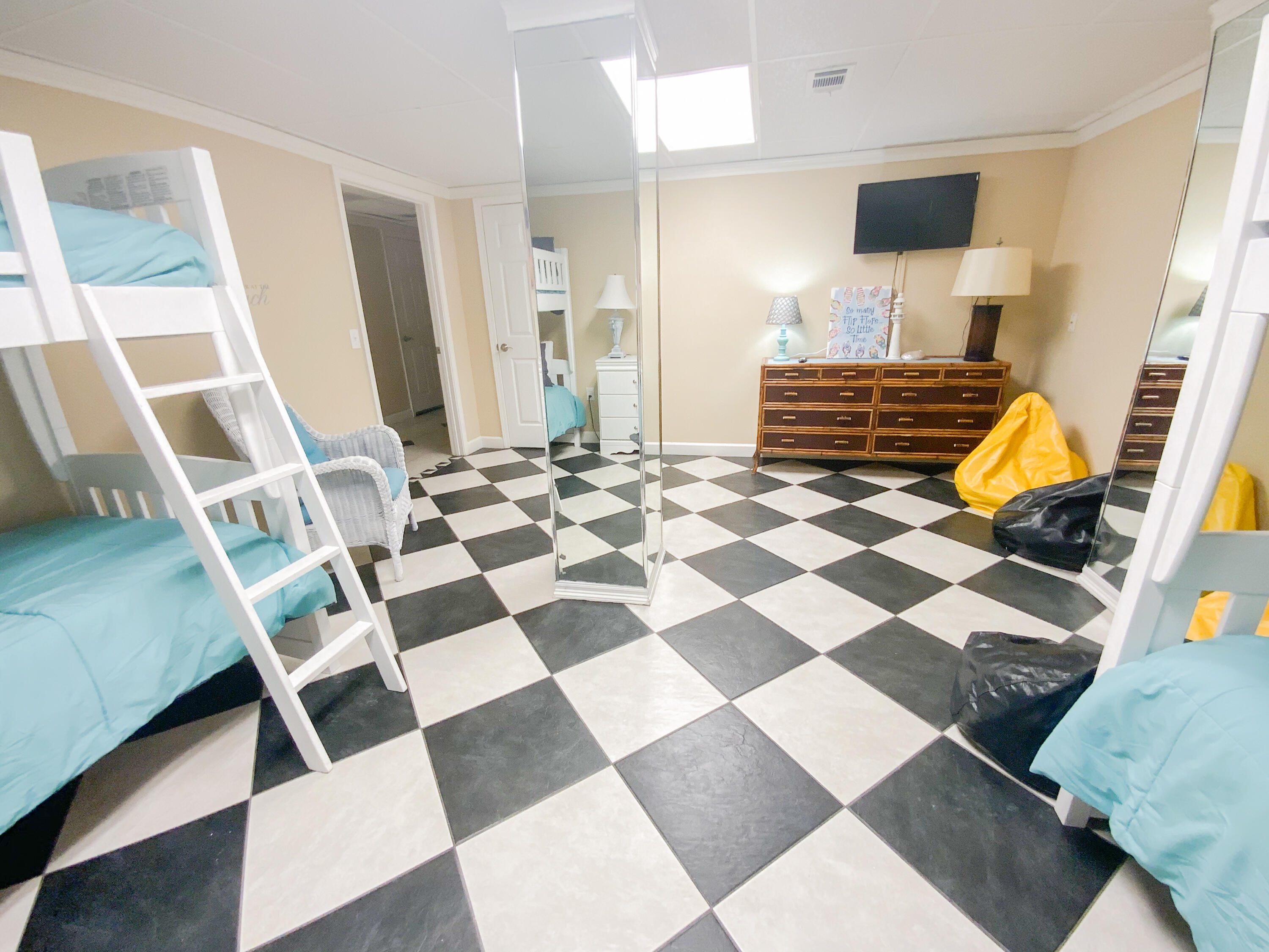 HOLIDAY ISLE - Residential Lease
