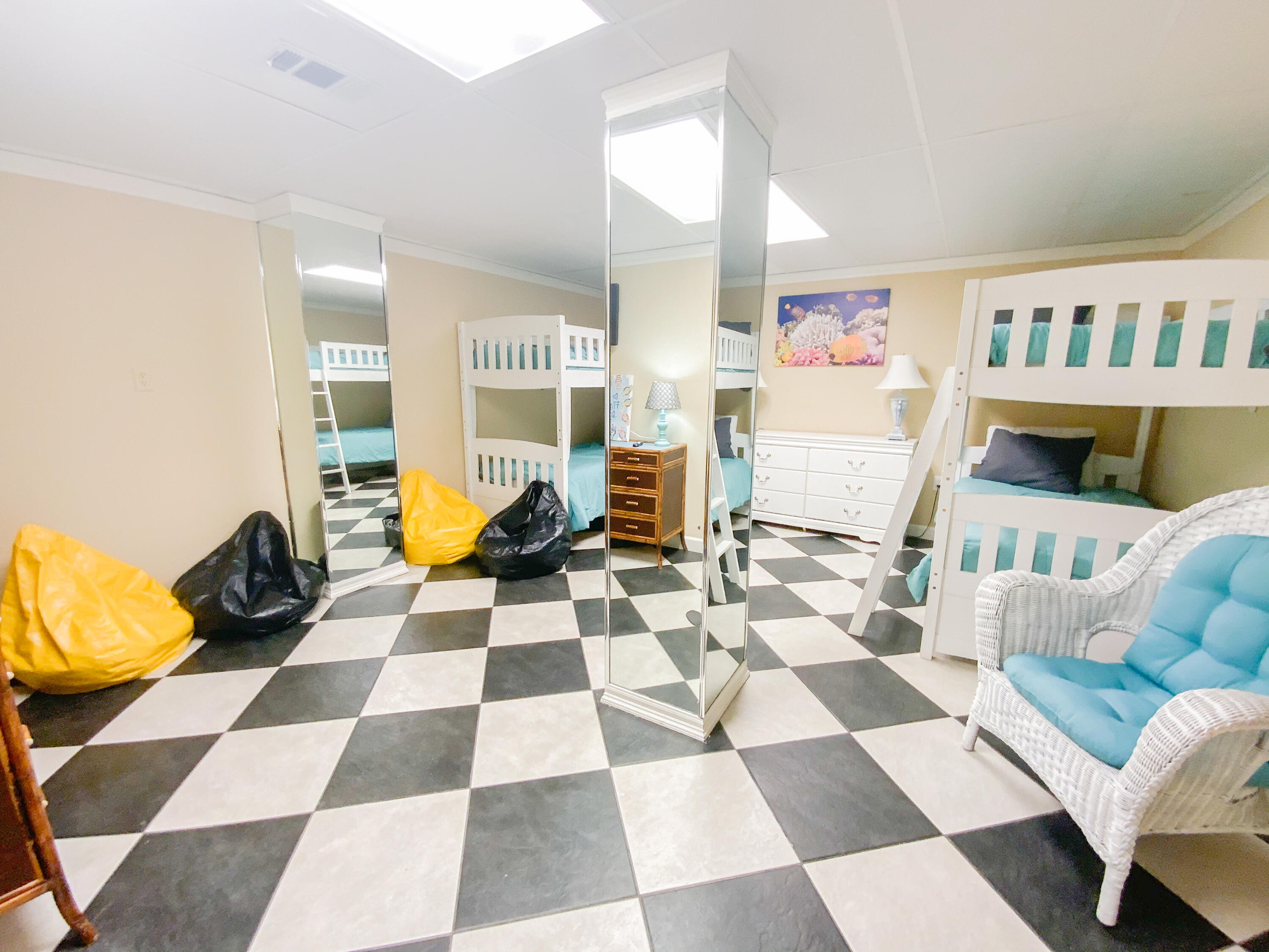 HOLIDAY ISLE - Residential Lease