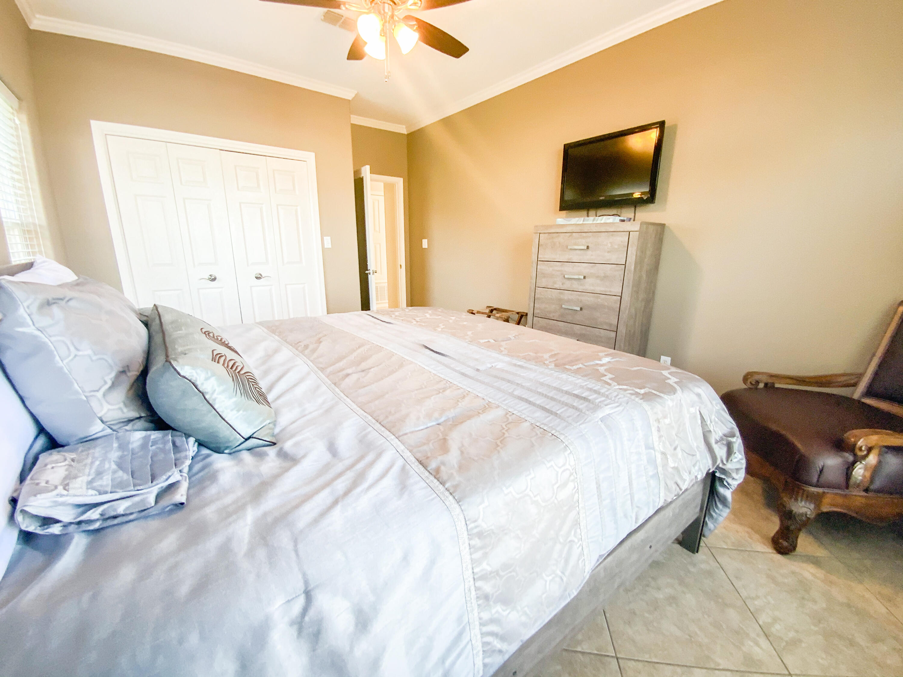 HOLIDAY ISLE - Residential Lease