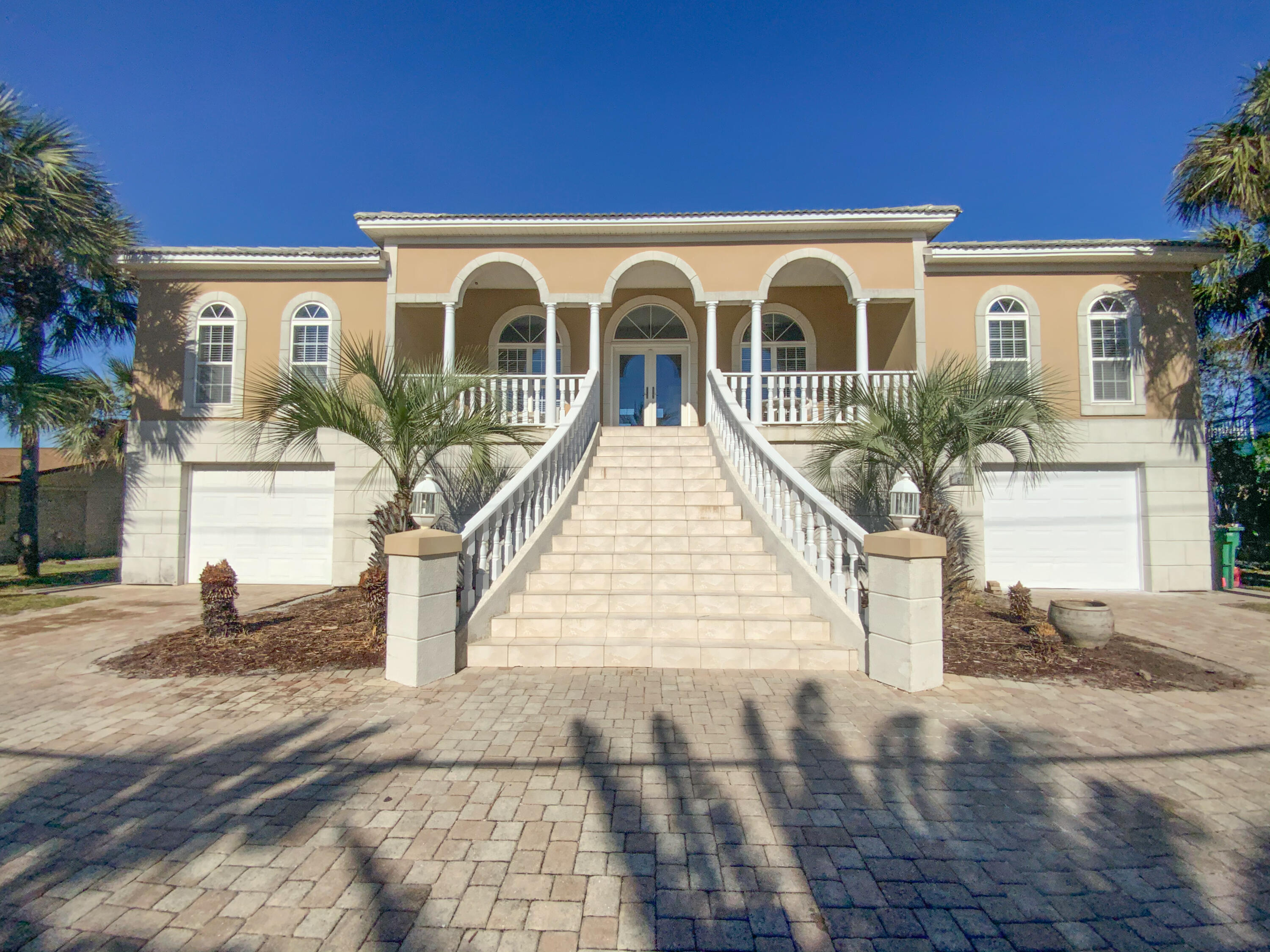 HOLIDAY ISLE - Residential Lease