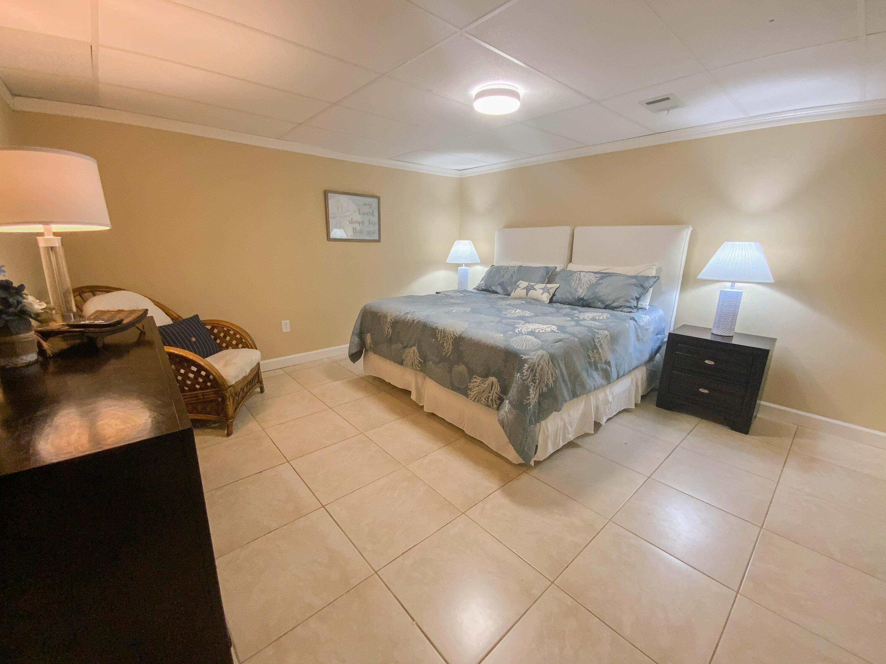 HOLIDAY ISLE - Residential Lease