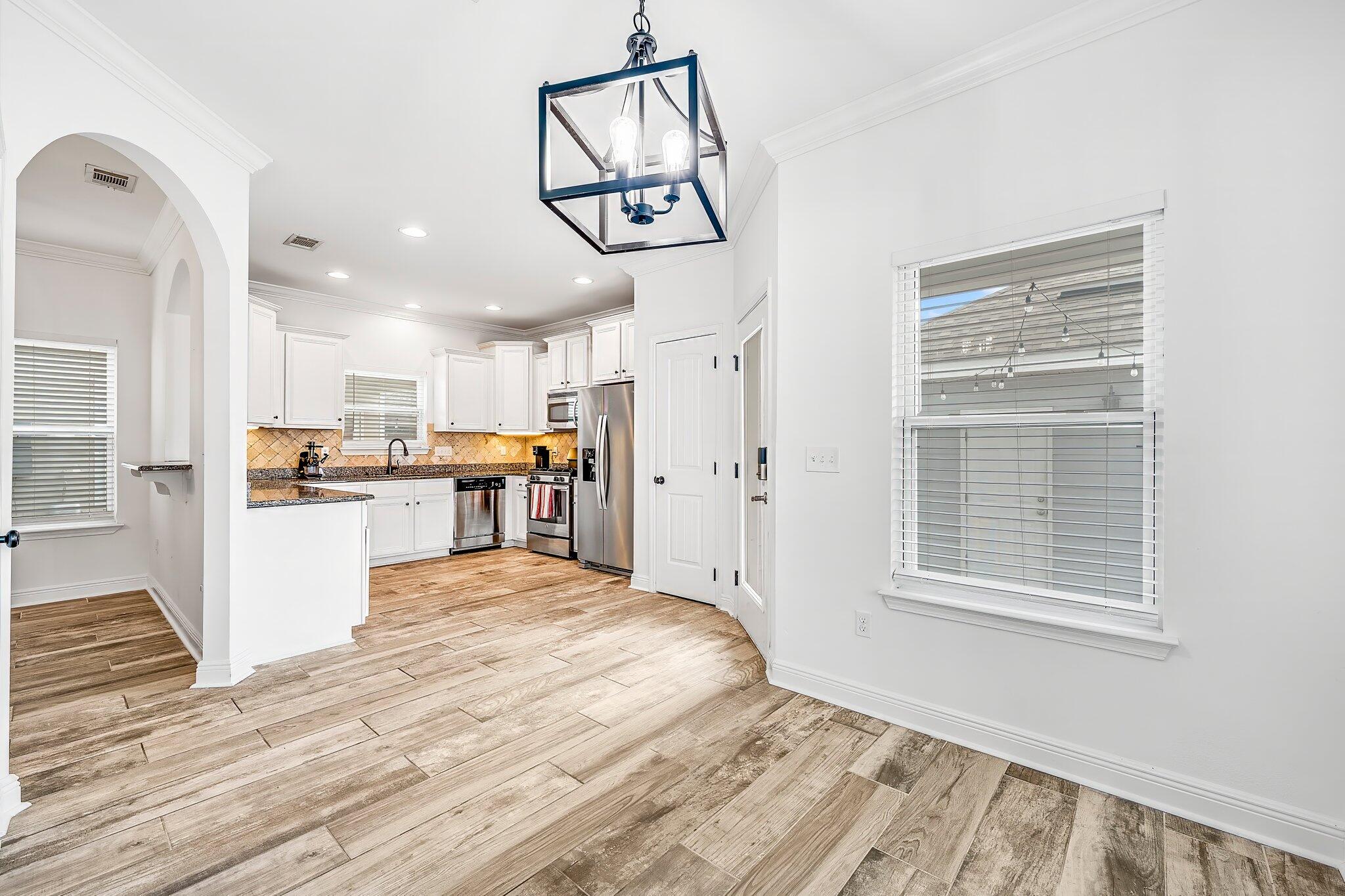 MAGNOLIA BAY - Residential