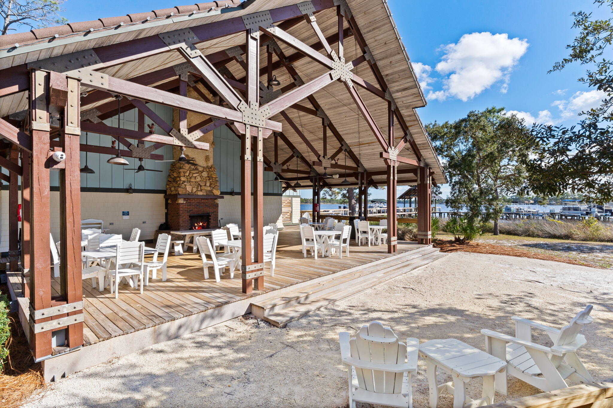 WILD HERON LAKESIDE LODGE - Residential