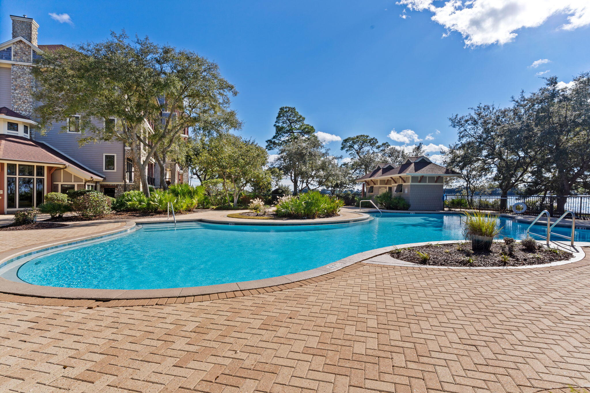 WILD HERON LAKESIDE LODGE - Residential