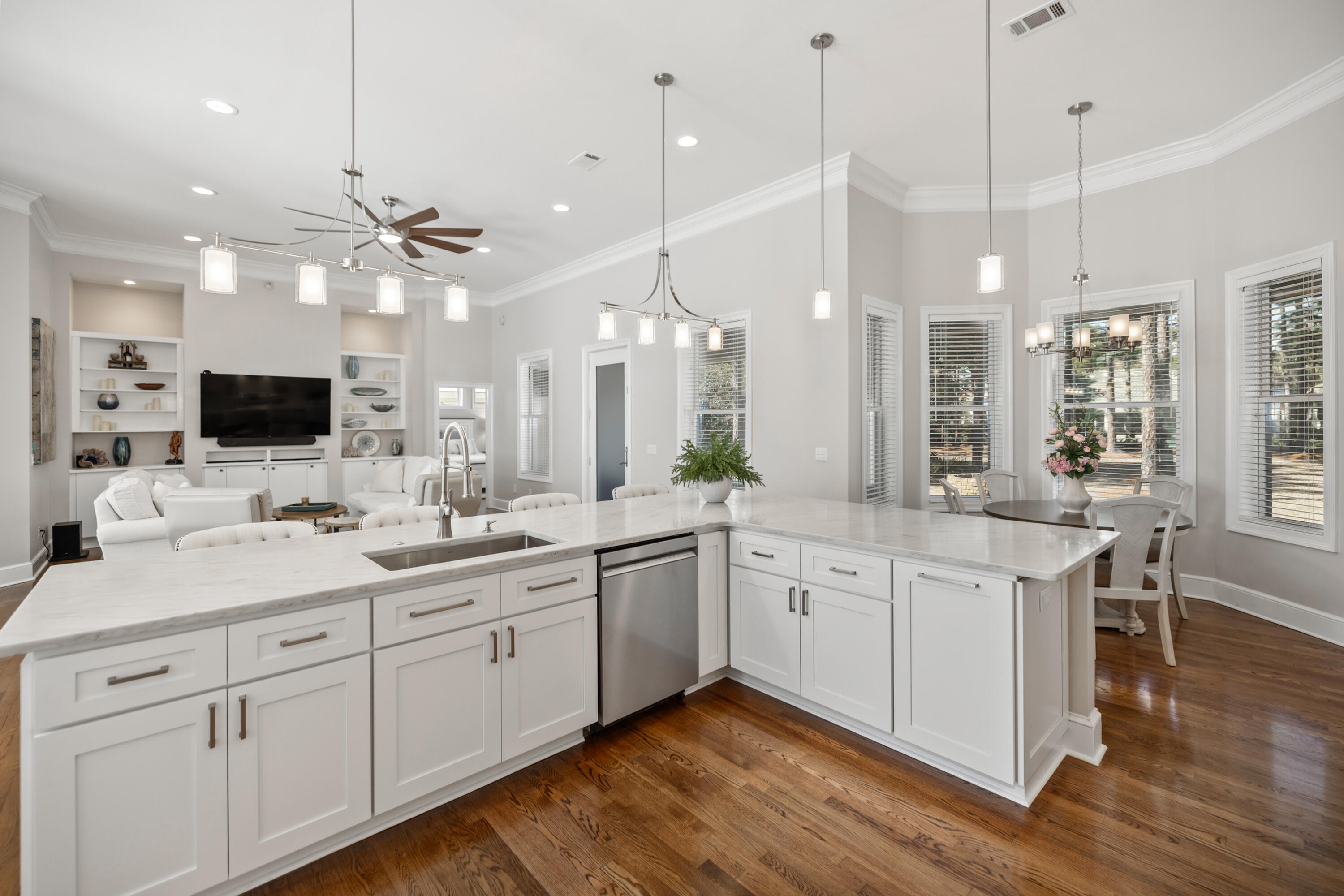 BAYTOWNE AVE EAST - Residential