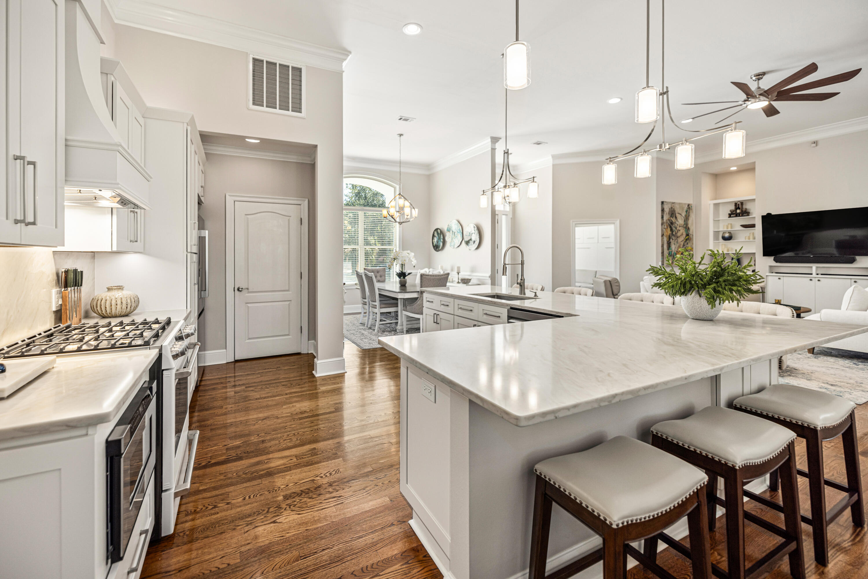 BAYTOWNE AVE EAST - Residential