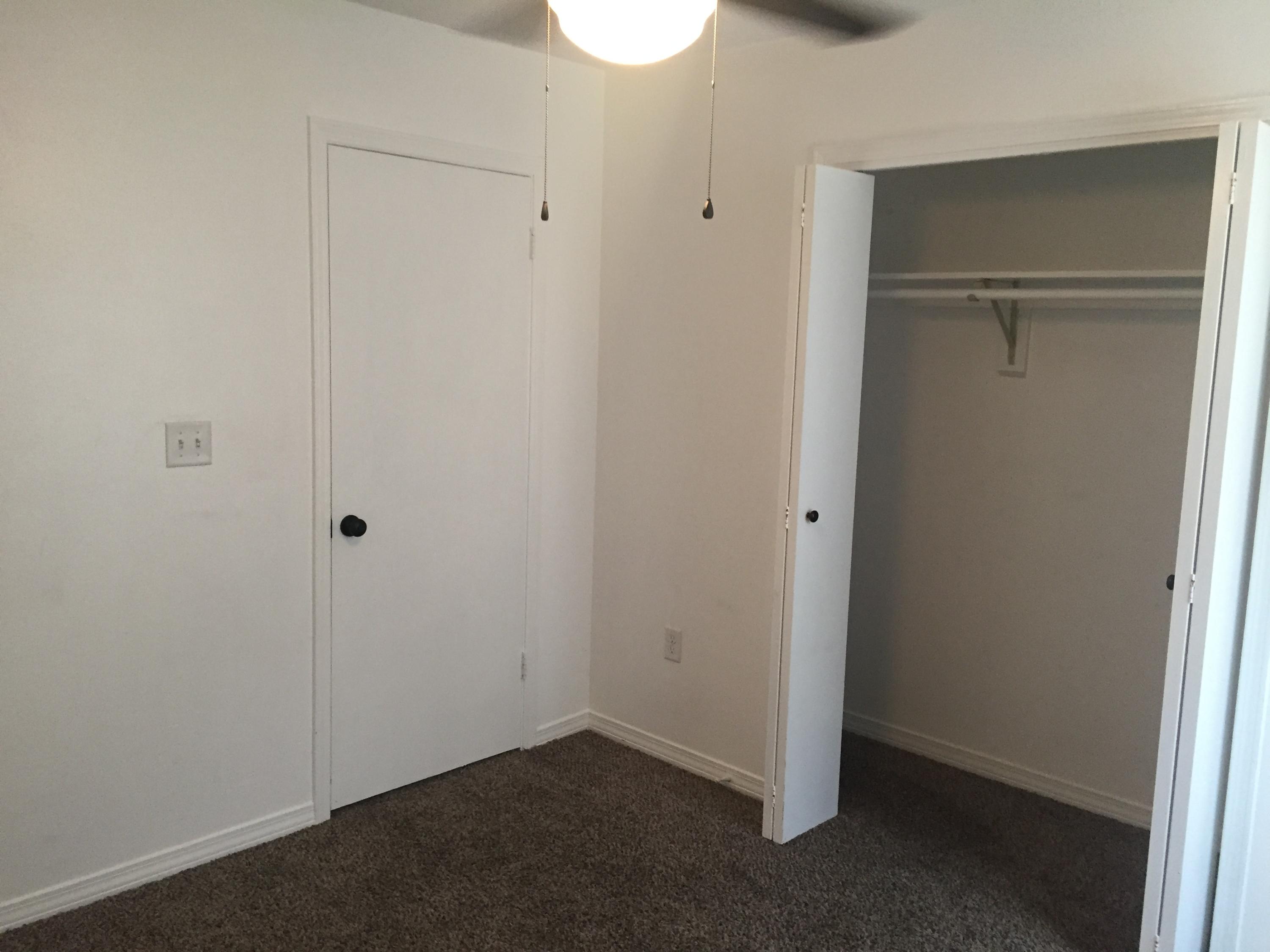 COUNTRYVIEW ESTATES 1ST ADDN - Residential Lease
