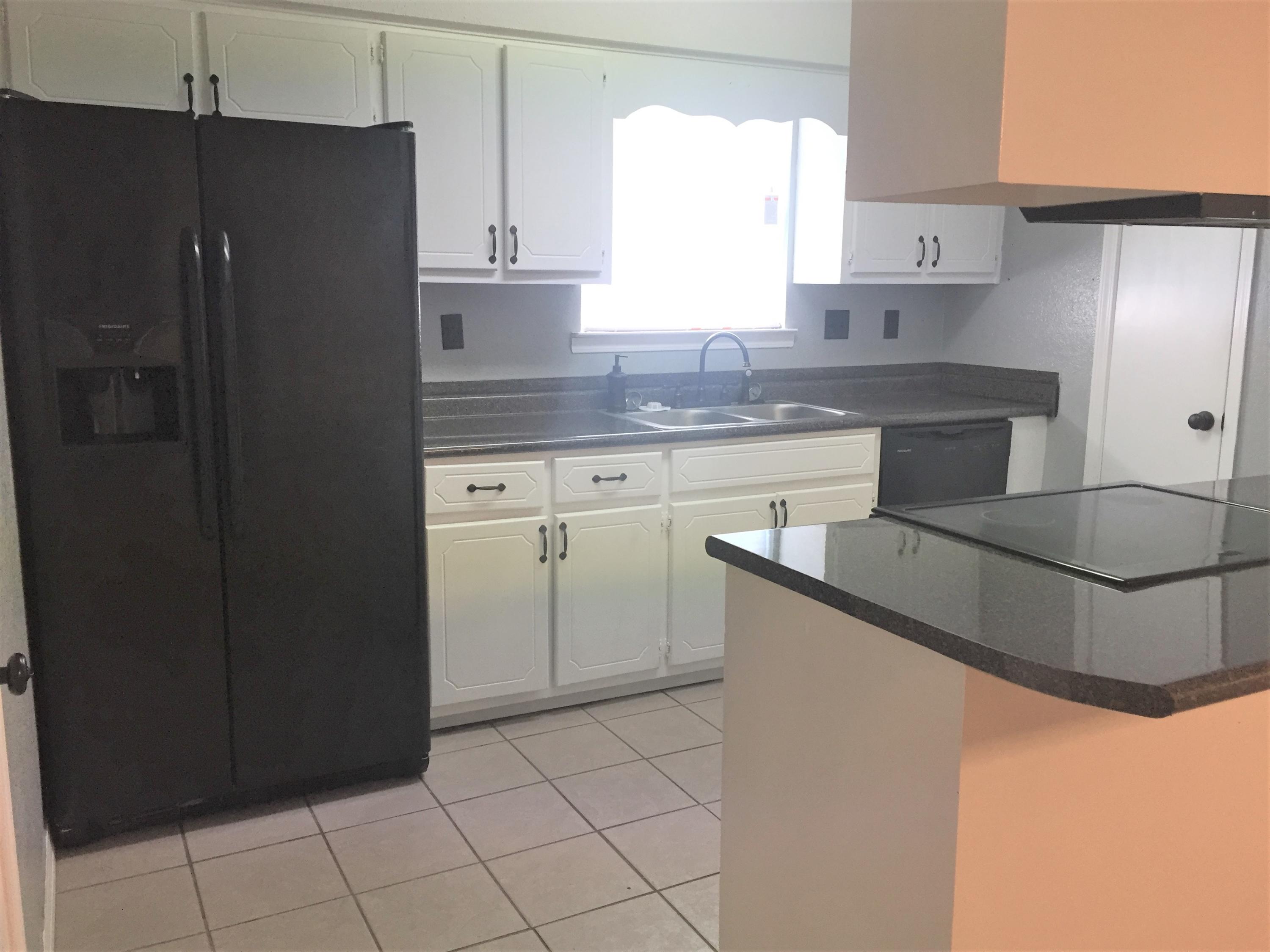 COUNTRYVIEW ESTATES 1ST ADDN - Residential Lease