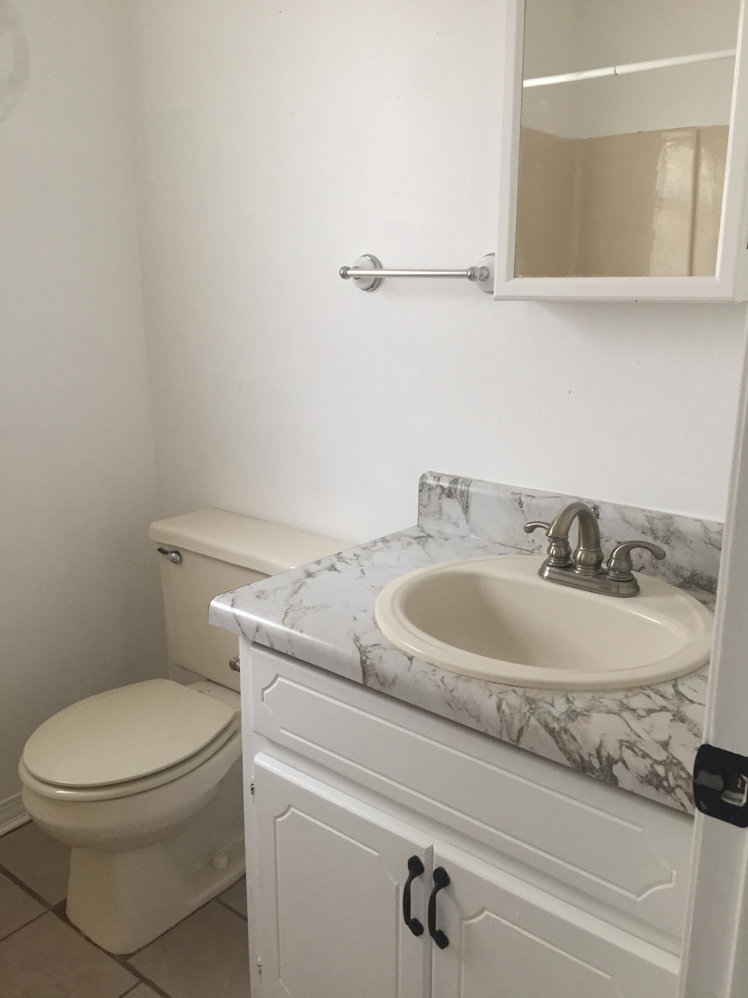 COUNTRYVIEW ESTATES 1ST ADDN - Residential Lease