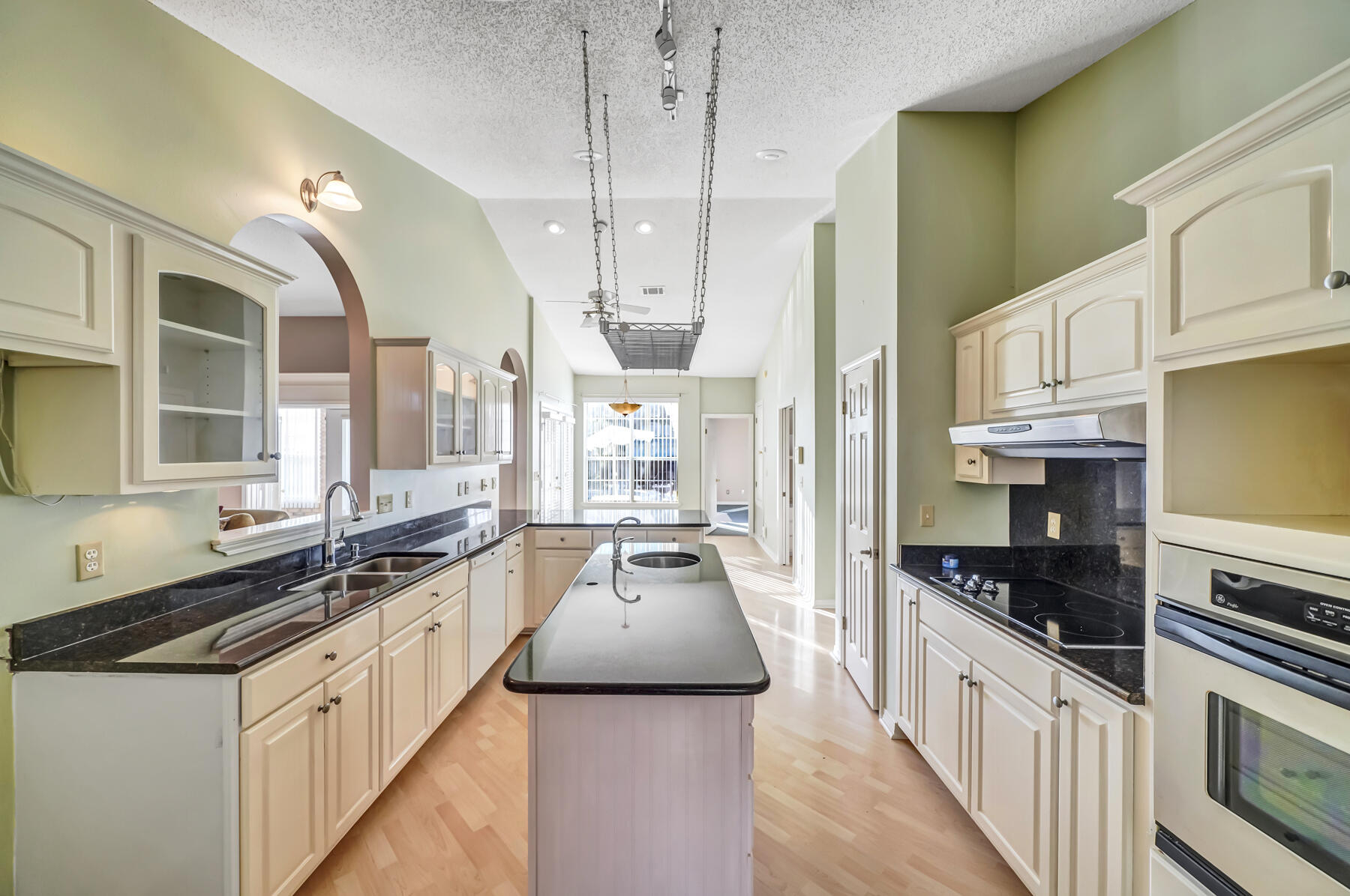 DOLPHIN ESTATES - Residential